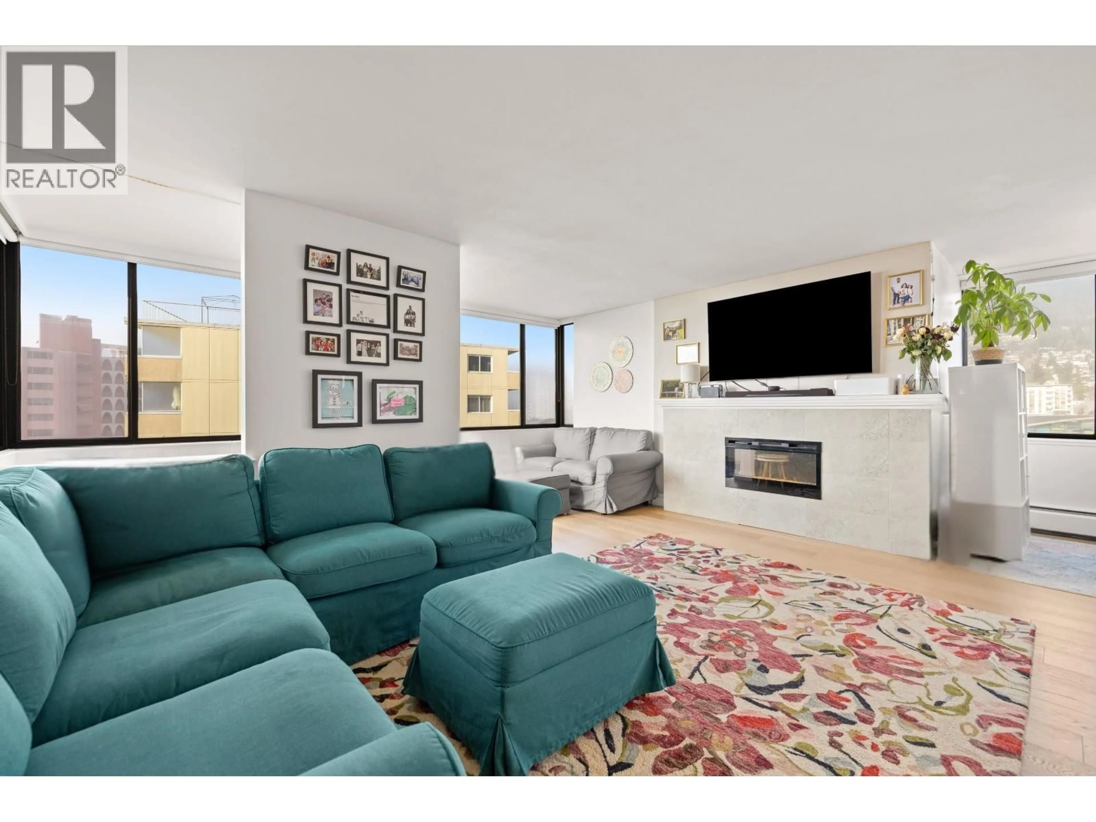 Living room with furniture, unknown for 703 - 2167 BELLEVUE AVENUE, West Vancouver British Columbia V7V1C2