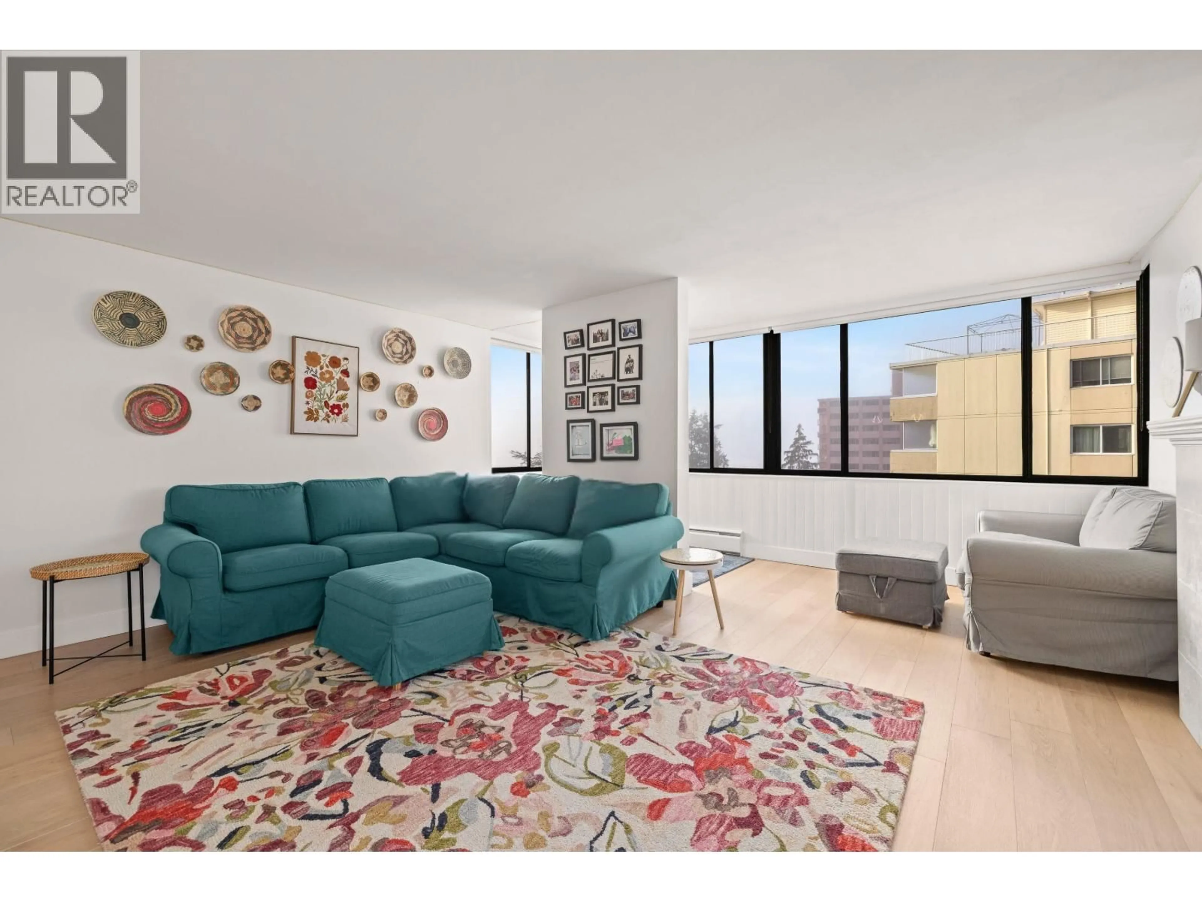 Living room with furniture, unknown for 703 - 2167 BELLEVUE AVENUE, West Vancouver British Columbia V7V1C2