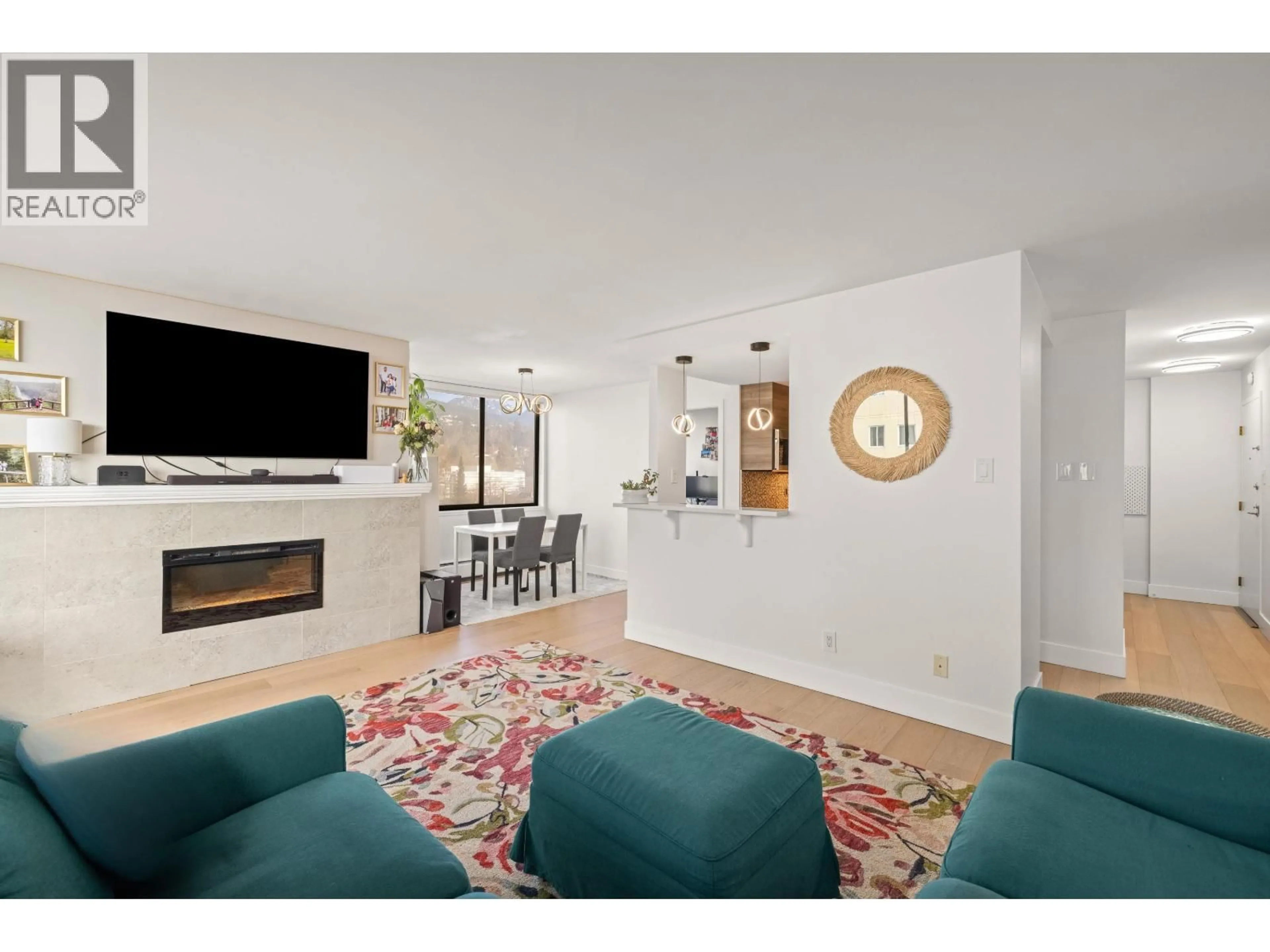 Living room with furniture, unknown for 703 - 2167 BELLEVUE AVENUE, West Vancouver British Columbia V7V1C2