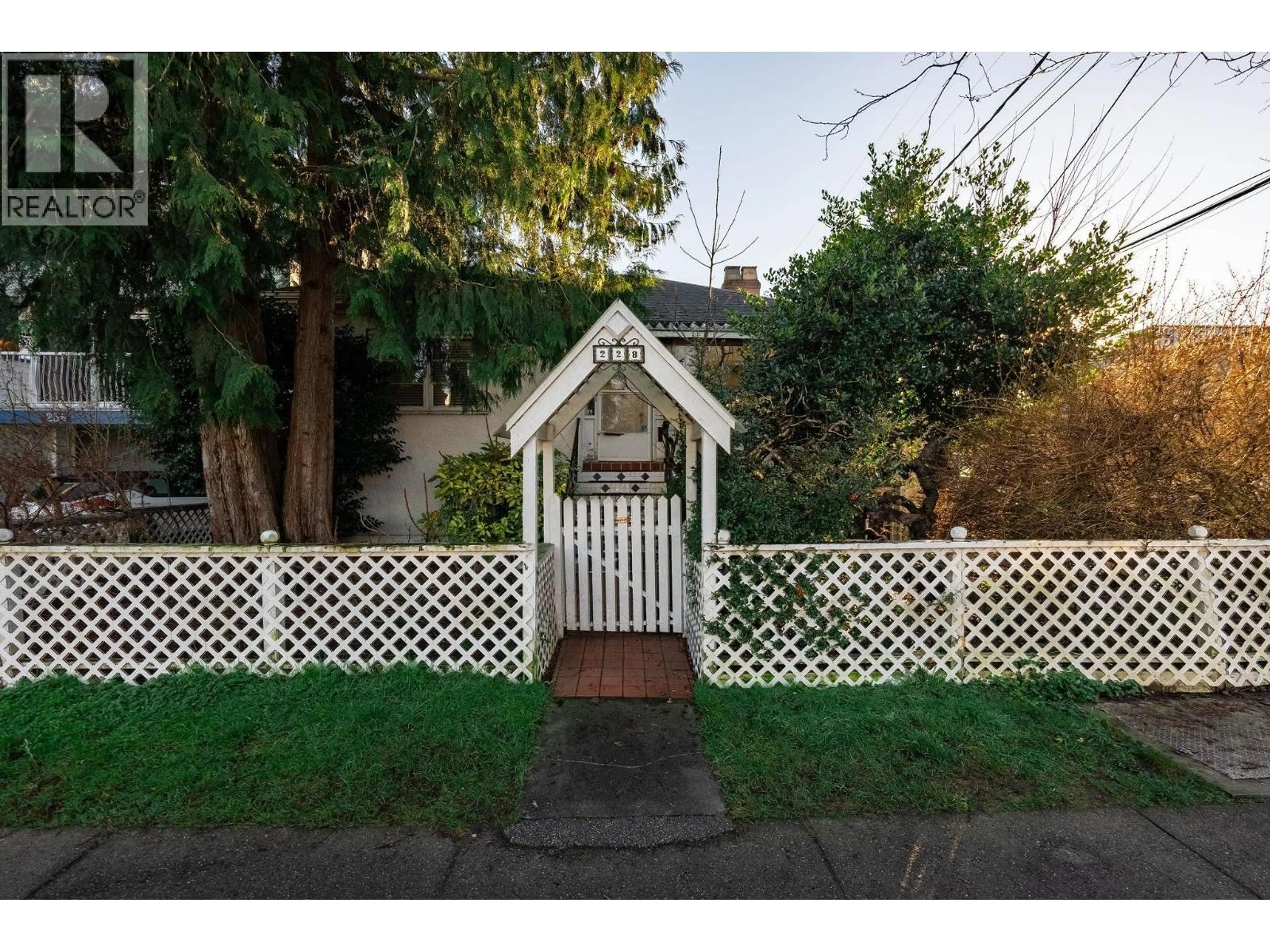 Unknown for 228 26TH AVENUE, Vancouver British Columbia V5V2H3