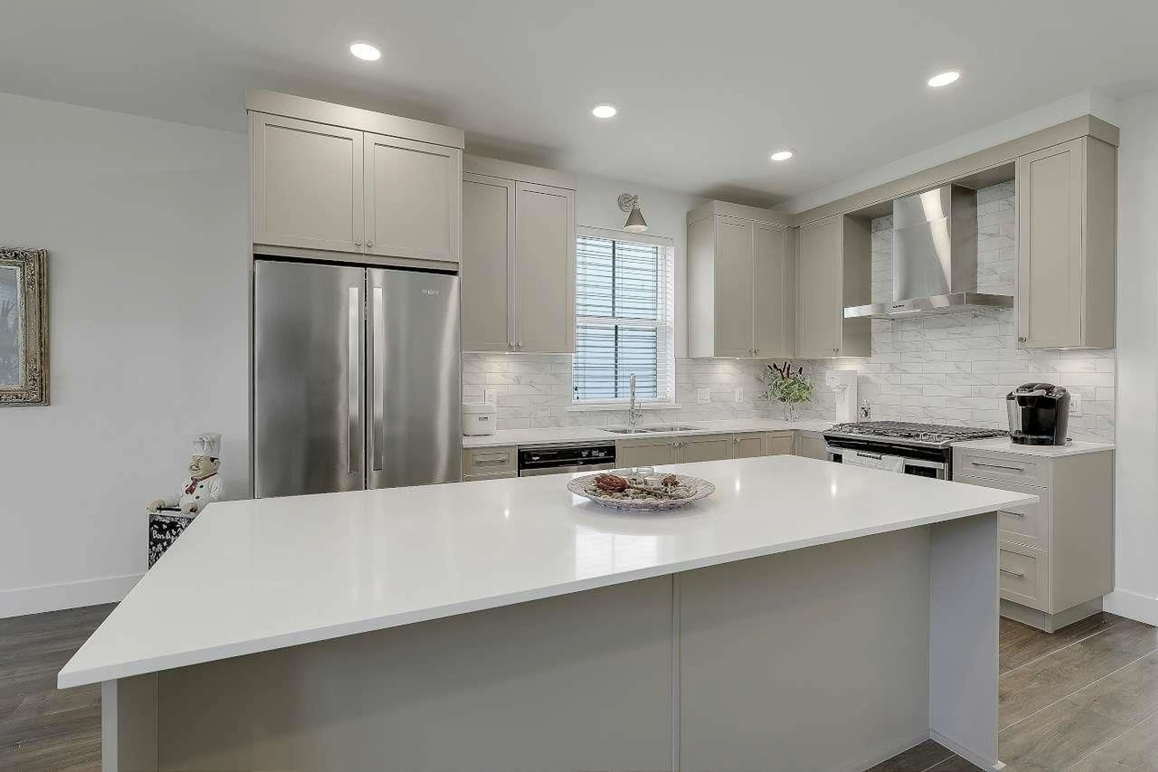 Contemporary kitchen, ceramic/tile floor for 27 - 5528 148 STREET, Surrey British Columbia V3S3B4