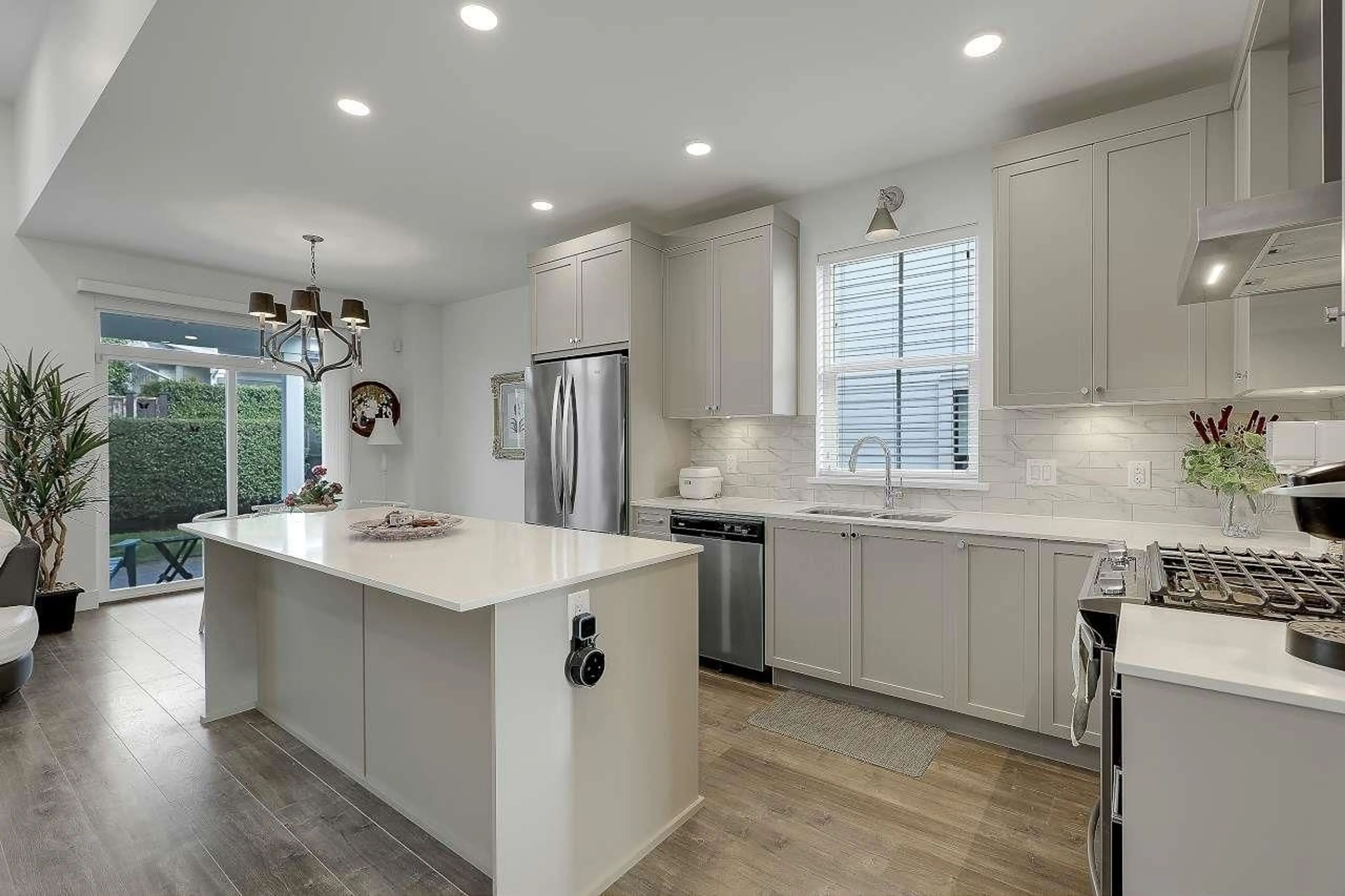 Open concept kitchen, ceramic/tile floor for 27 - 5528 148 STREET, Surrey British Columbia V3S3B4