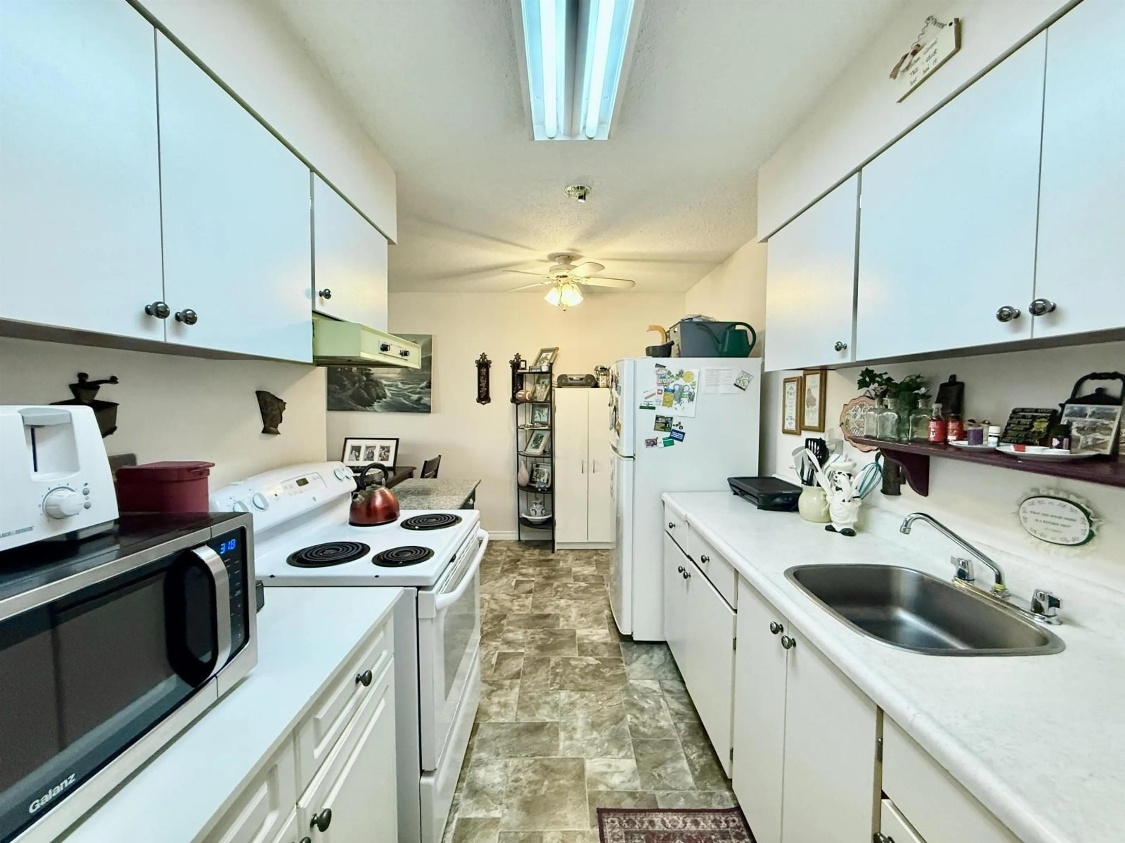 Kitchen with laundary machines, unknown for 202 - 11816 88 AVENUE, Delta British Columbia V4C3C5