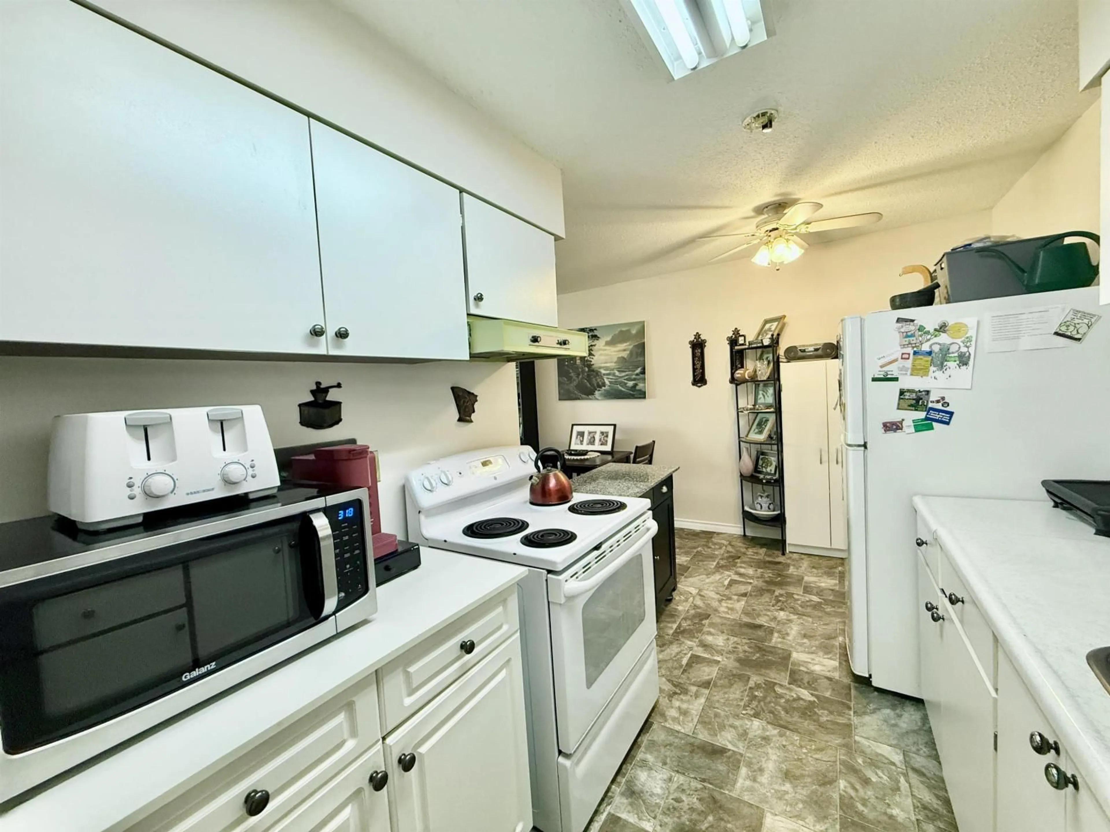 Kitchen with laundary machines, unknown for 202 - 11816 88 AVENUE, Delta British Columbia V4C3C5