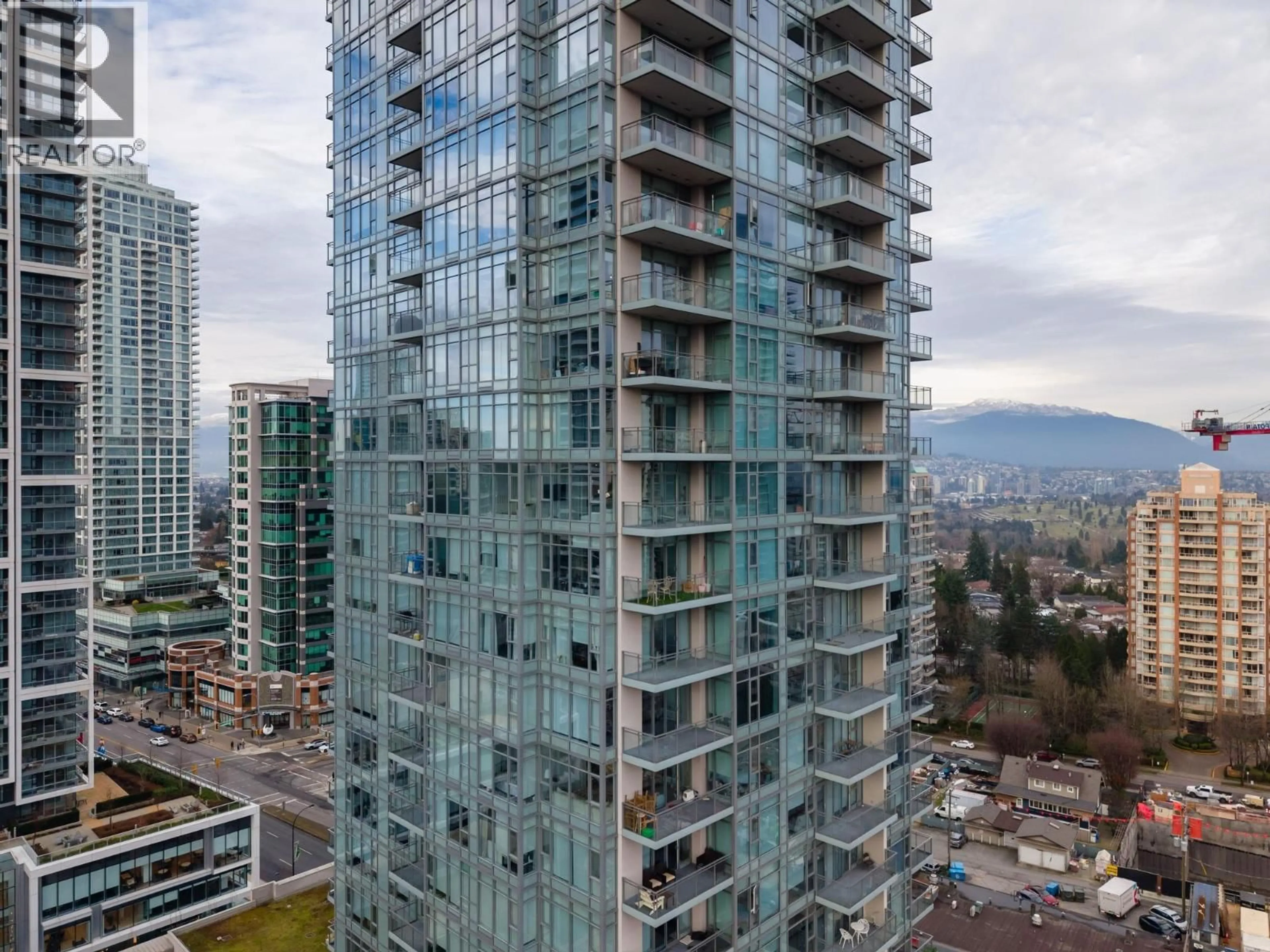 A pic from outside/outdoor area/front of a property/back of a property/a pic from drone, city buildings view from balcony for 2009 - 4688 KINGSWAY, Burnaby British Columbia V5H0E9