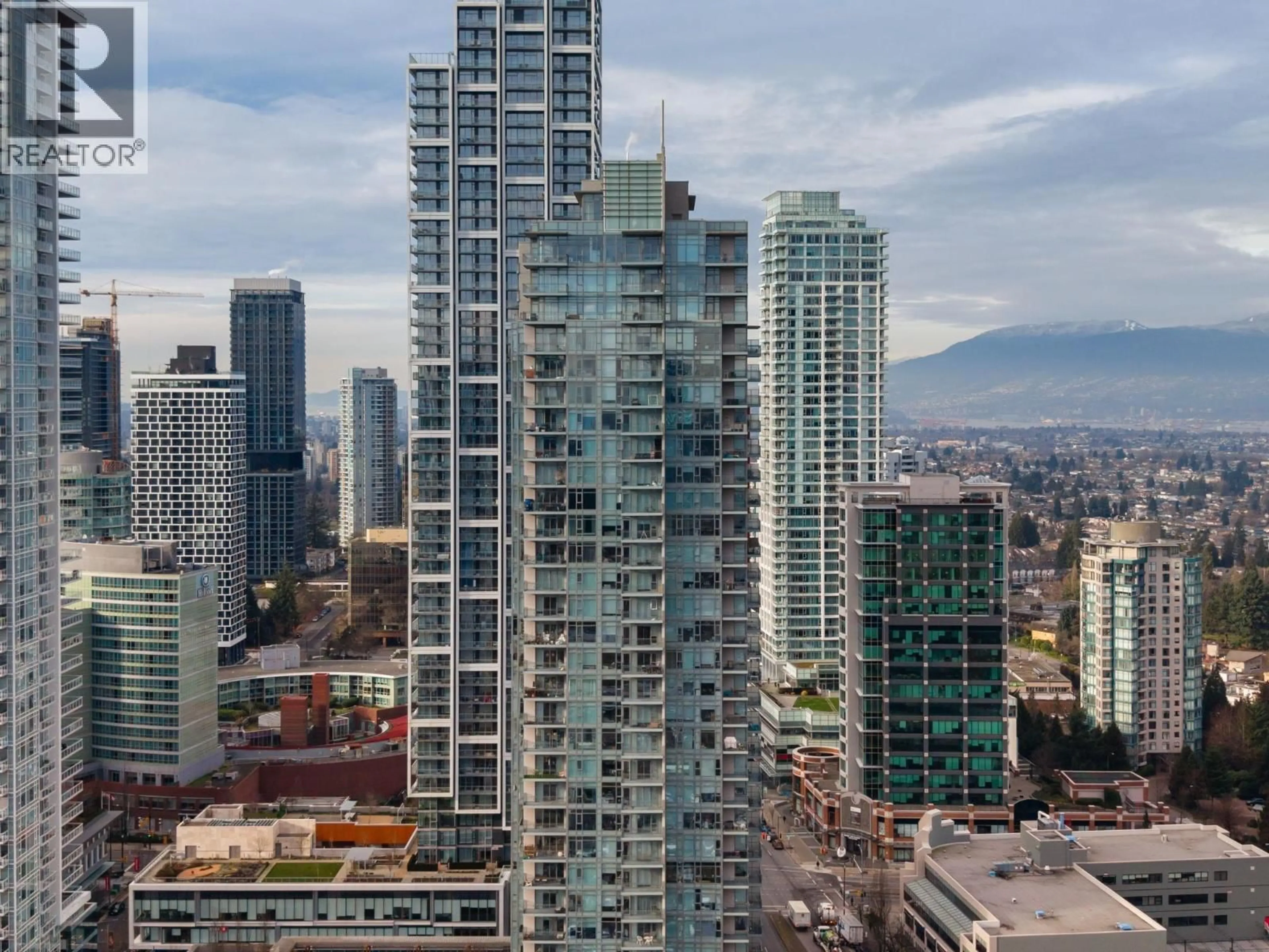 A pic from outside/outdoor area/front of a property/back of a property/a pic from drone, city buildings view from balcony for 2009 - 4688 KINGSWAY, Burnaby British Columbia V5H0E9