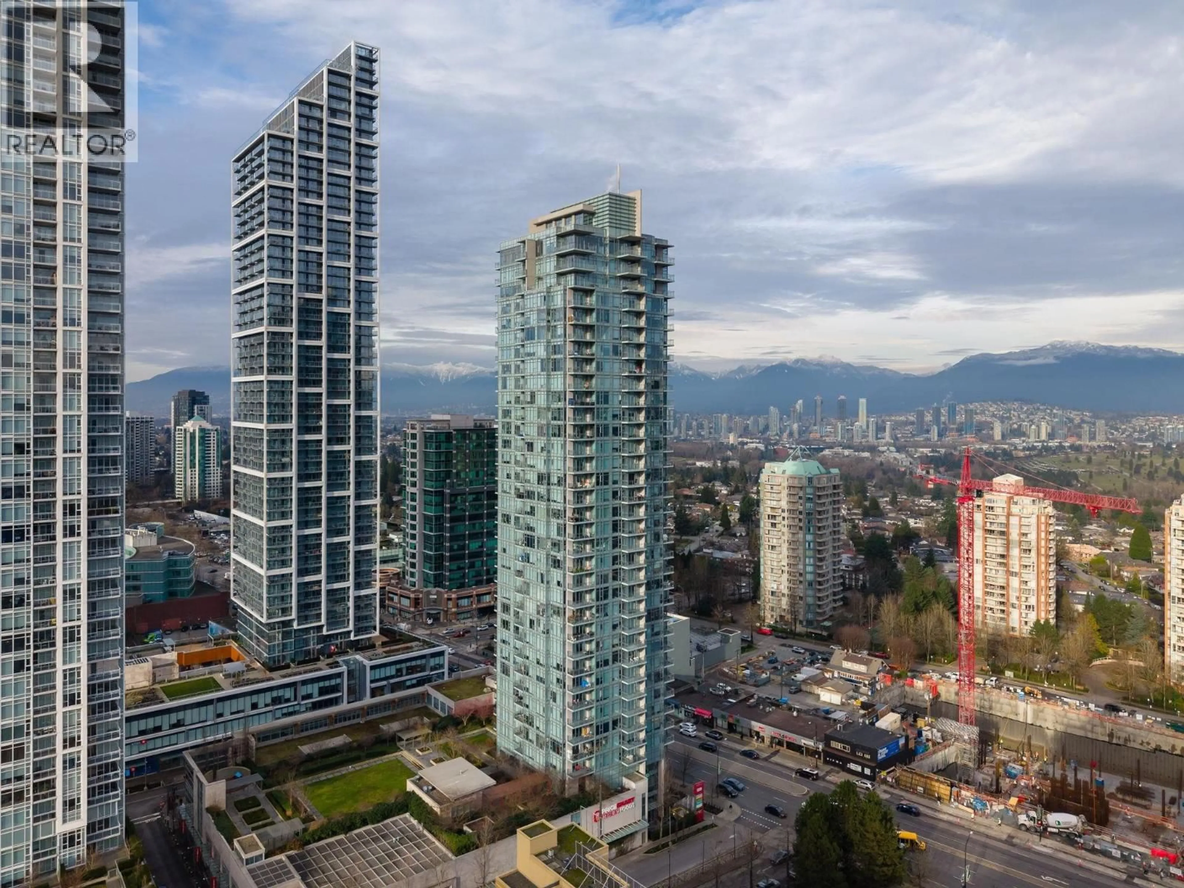 A pic from outside/outdoor area/front of a property/back of a property/a pic from drone, city buildings view from balcony for 2009 - 4688 KINGSWAY, Burnaby British Columbia V5H0E9