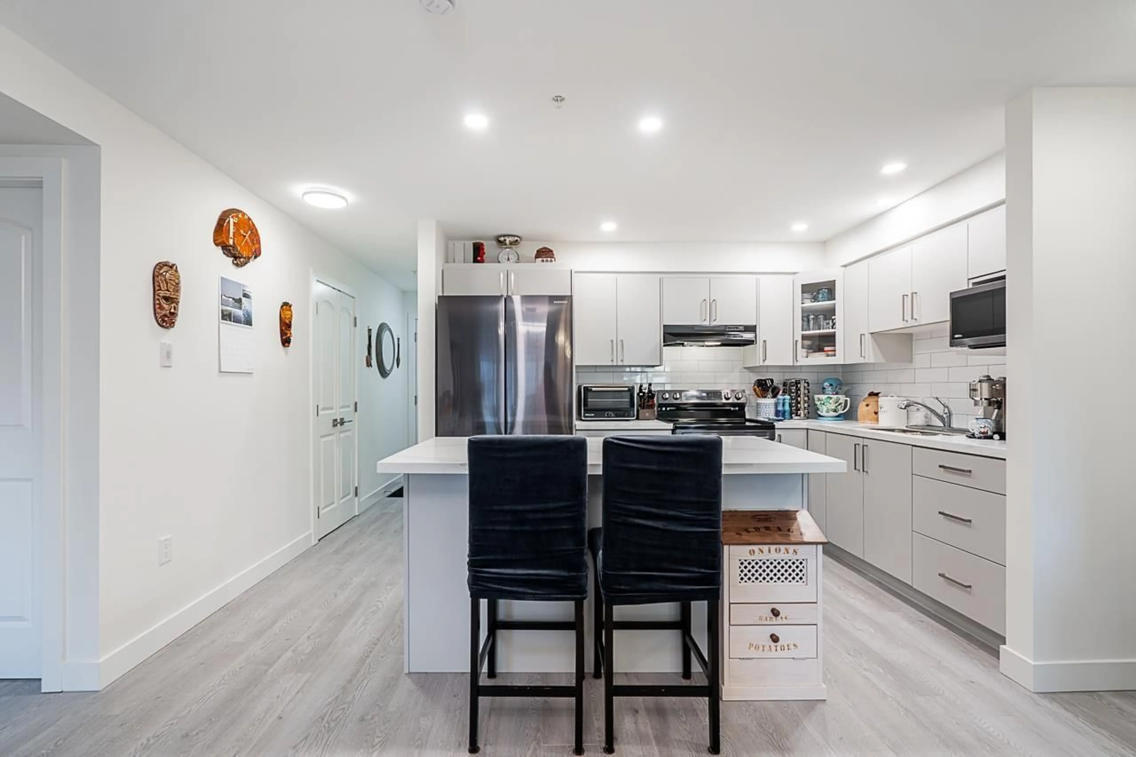 Open concept kitchen, unknown for 202 - 19730 56 AVENUE, Langley British Columbia V3A3X6