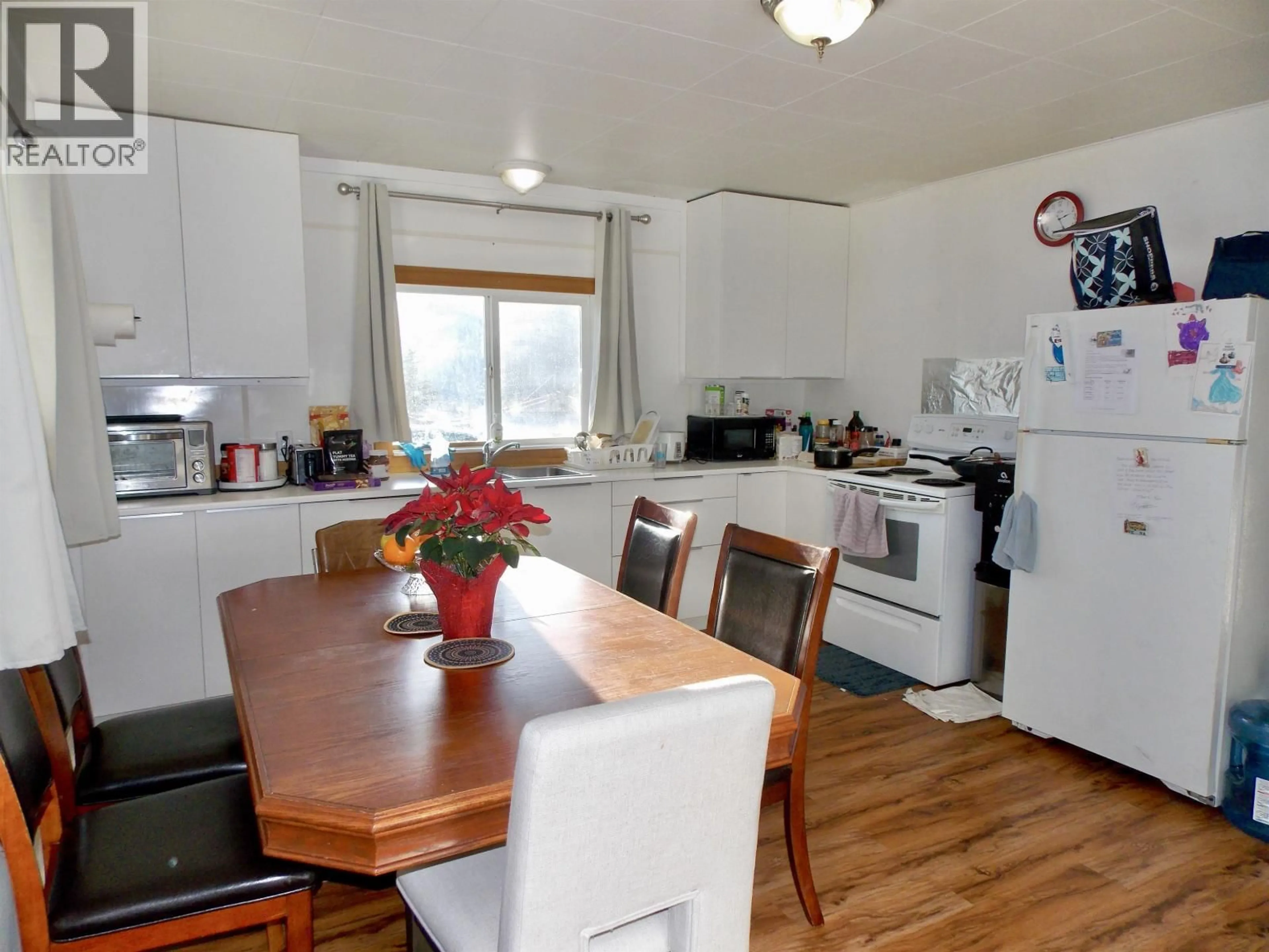 Standard kitchen, wood/laminate floor for 1196 2ND AVENUE, Williams Lake British Columbia V2G1X8