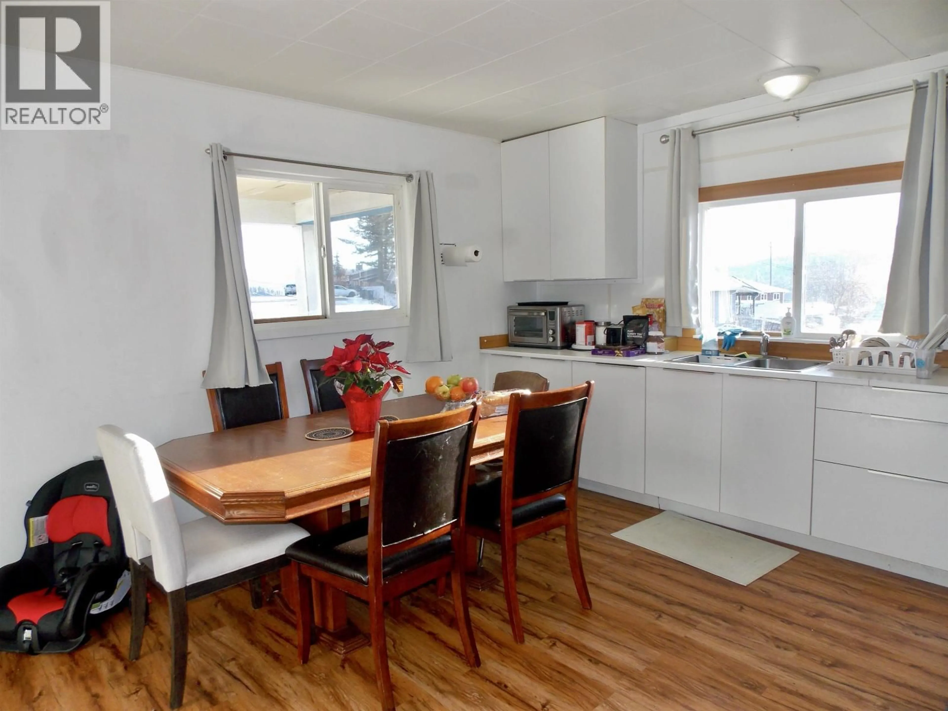 Standard kitchen, wood/laminate floor for 1196 2ND AVENUE, Williams Lake British Columbia V2G1X8