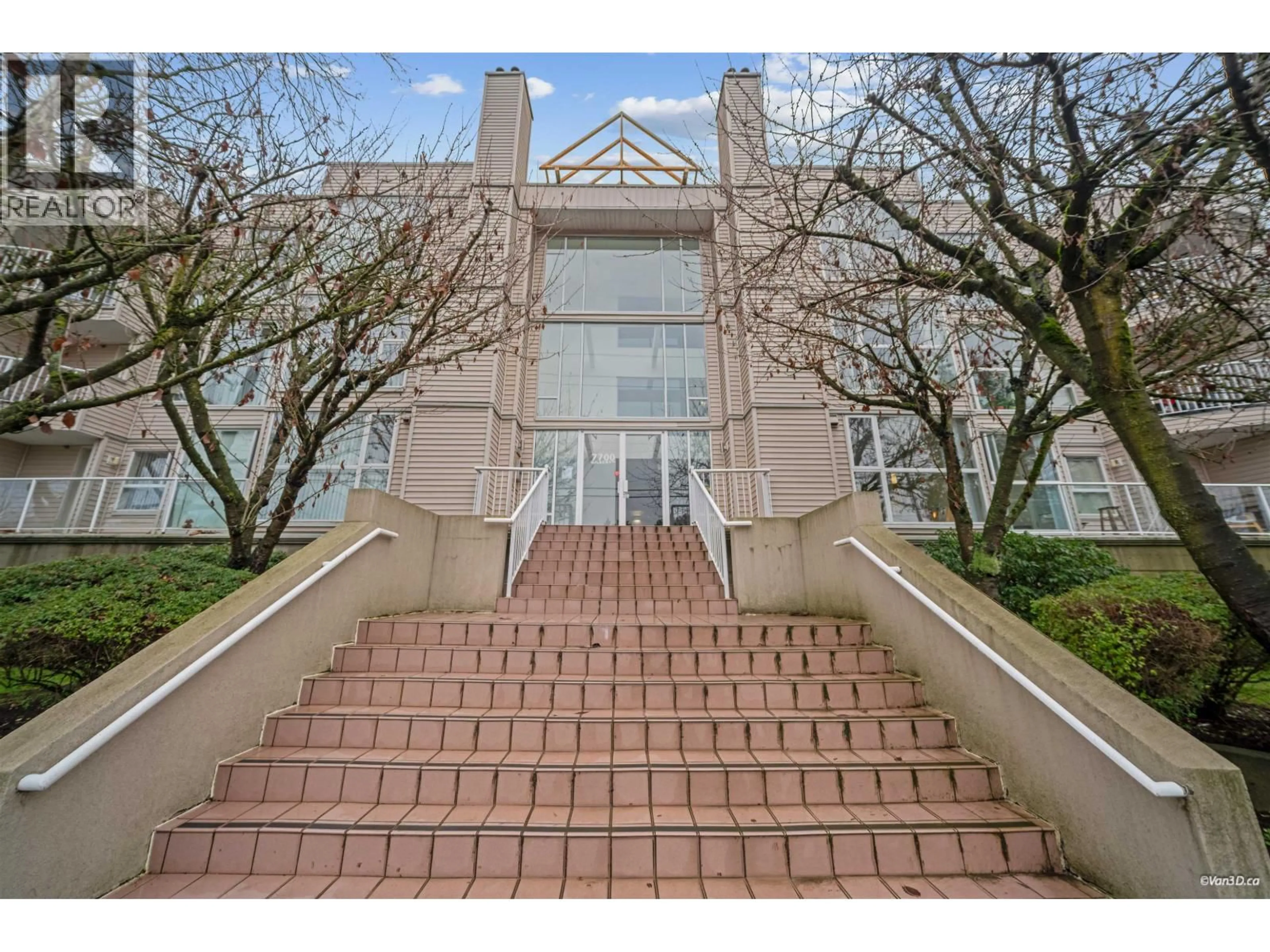Indoor foyer for 301 - 7700 GILBERT ROAD, Richmond British Columbia V7C3W2