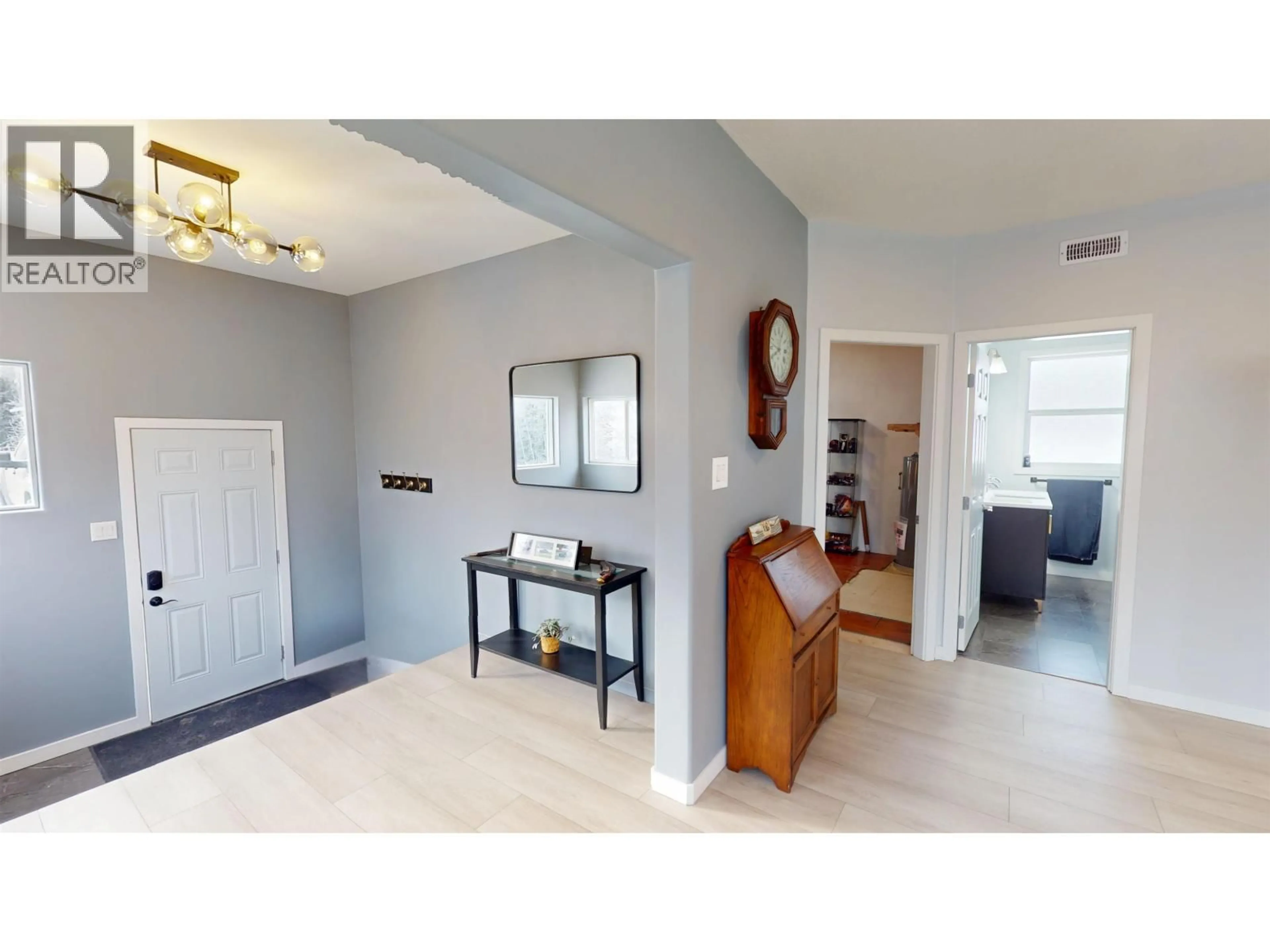 Indoor entryway for 2107 RAWLINGS ROAD, Quesnel British Columbia V2J7E4