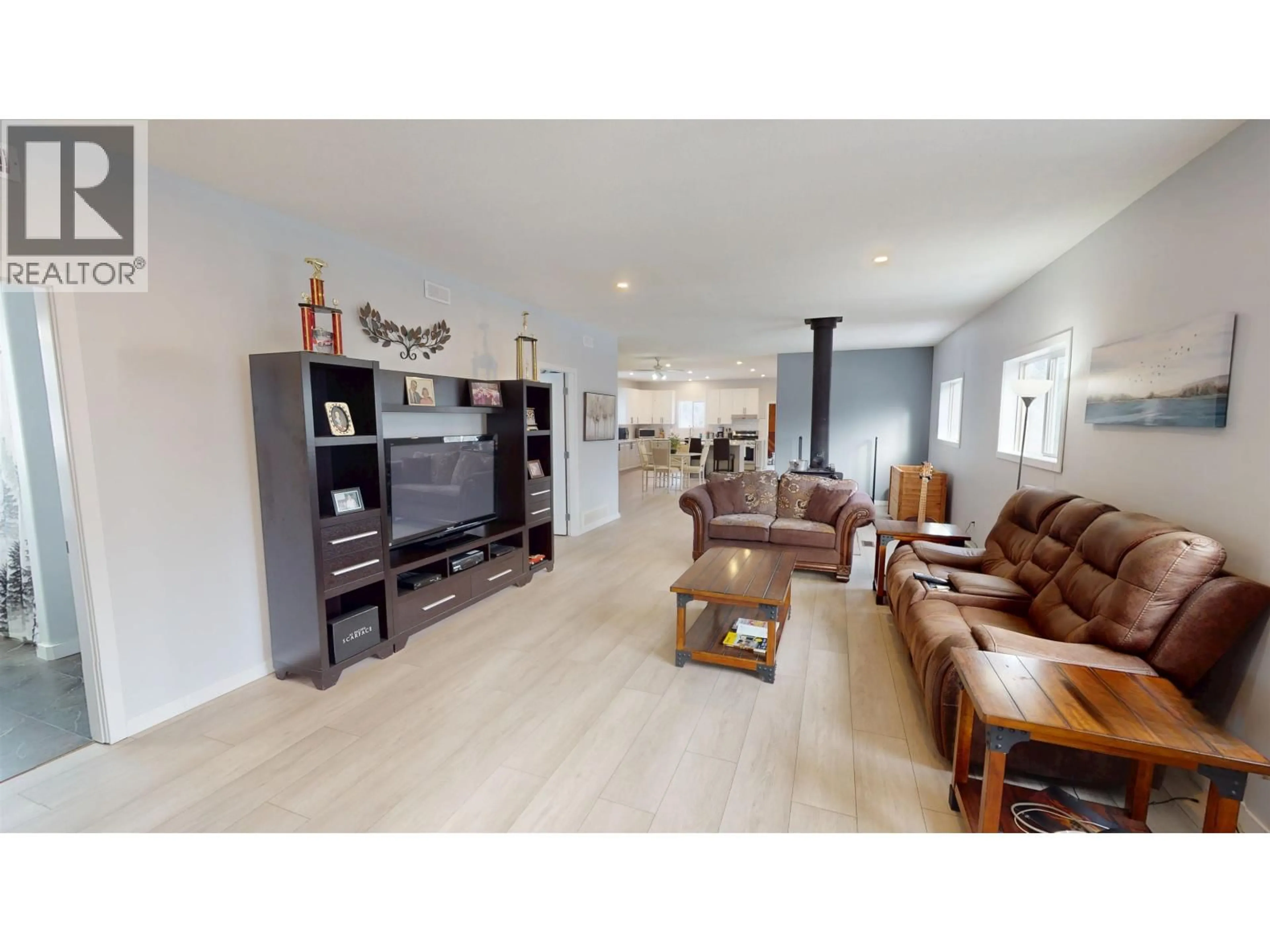 Living room with furniture, unknown for 2107 RAWLINGS ROAD, Quesnel British Columbia V2J7E4