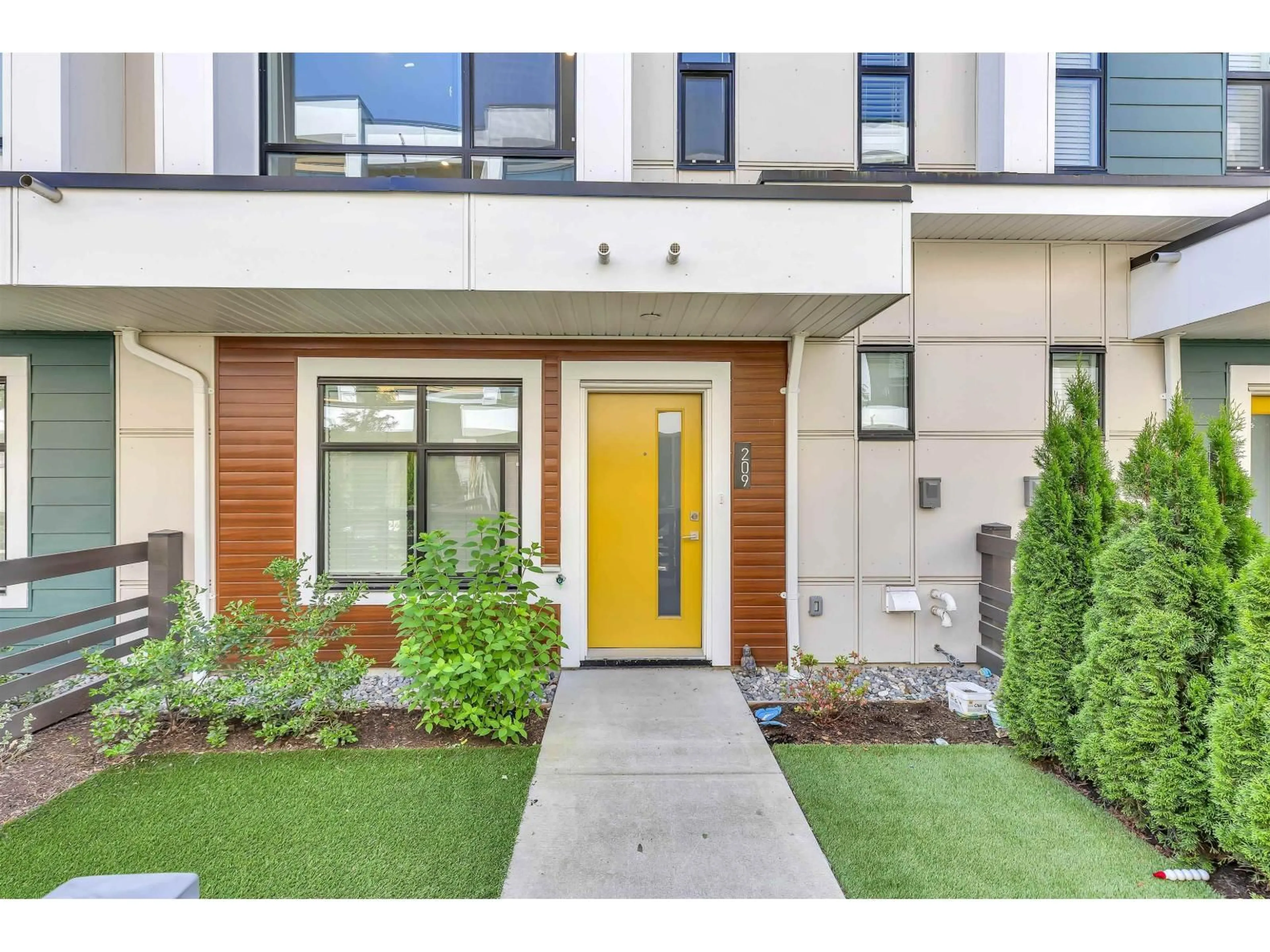 Indoor entryway for 209 - 46150 THOMAS ROAD, Chilliwack British Columbia V2R6H3