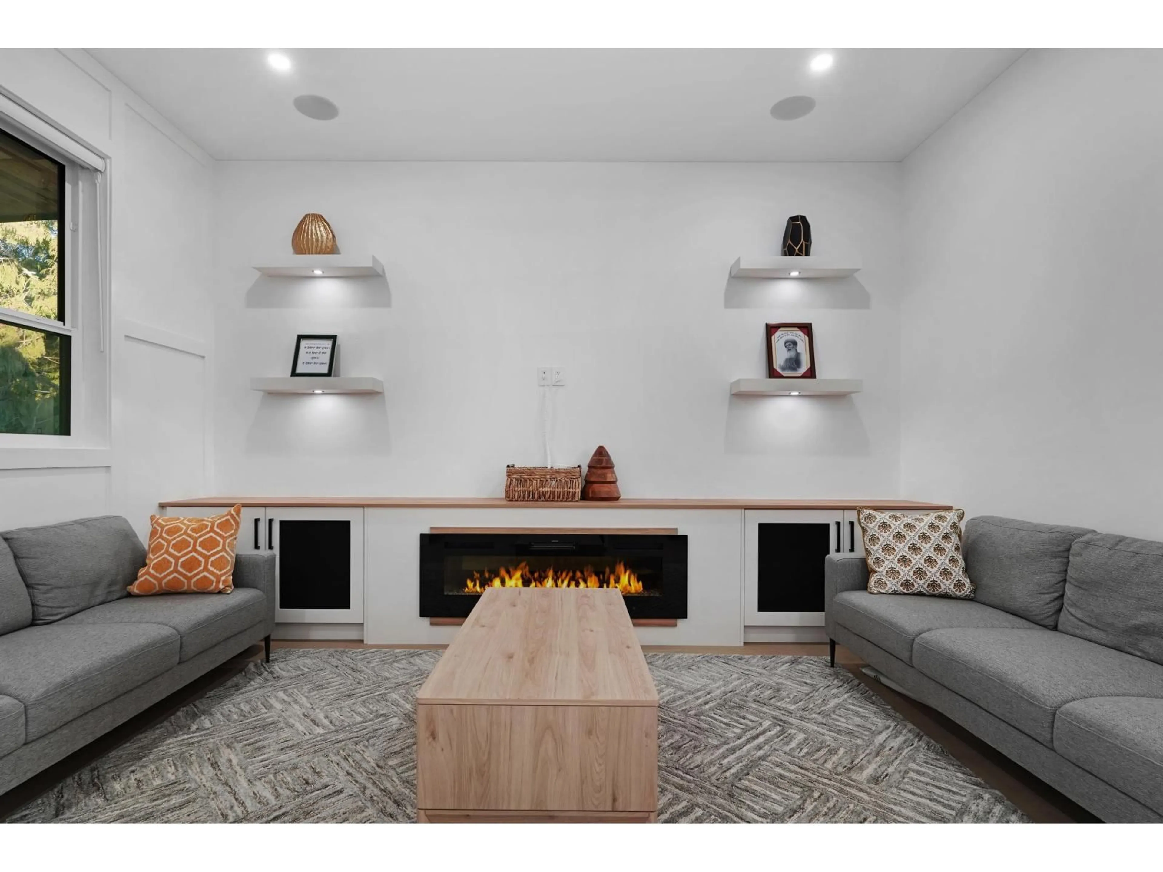 Living room with furniture, unknown for 15037 87B AVENUE, Surrey British Columbia V3S5G6