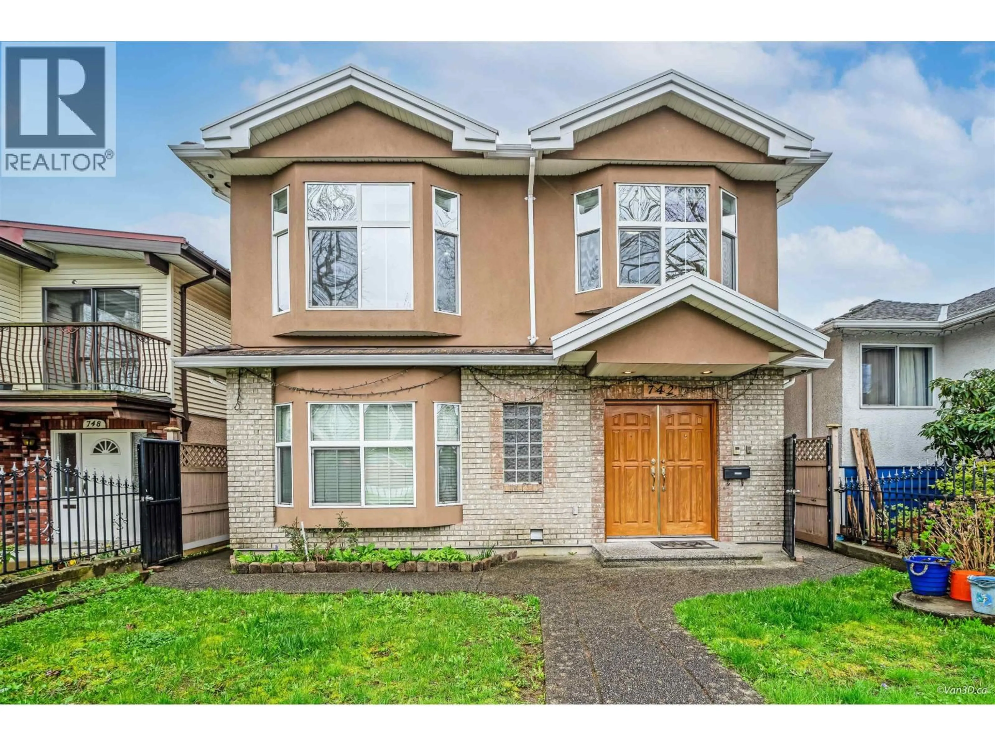 Home with vinyl exterior material, street for 742 51ST AVENUE, Vancouver British Columbia V5X1E3