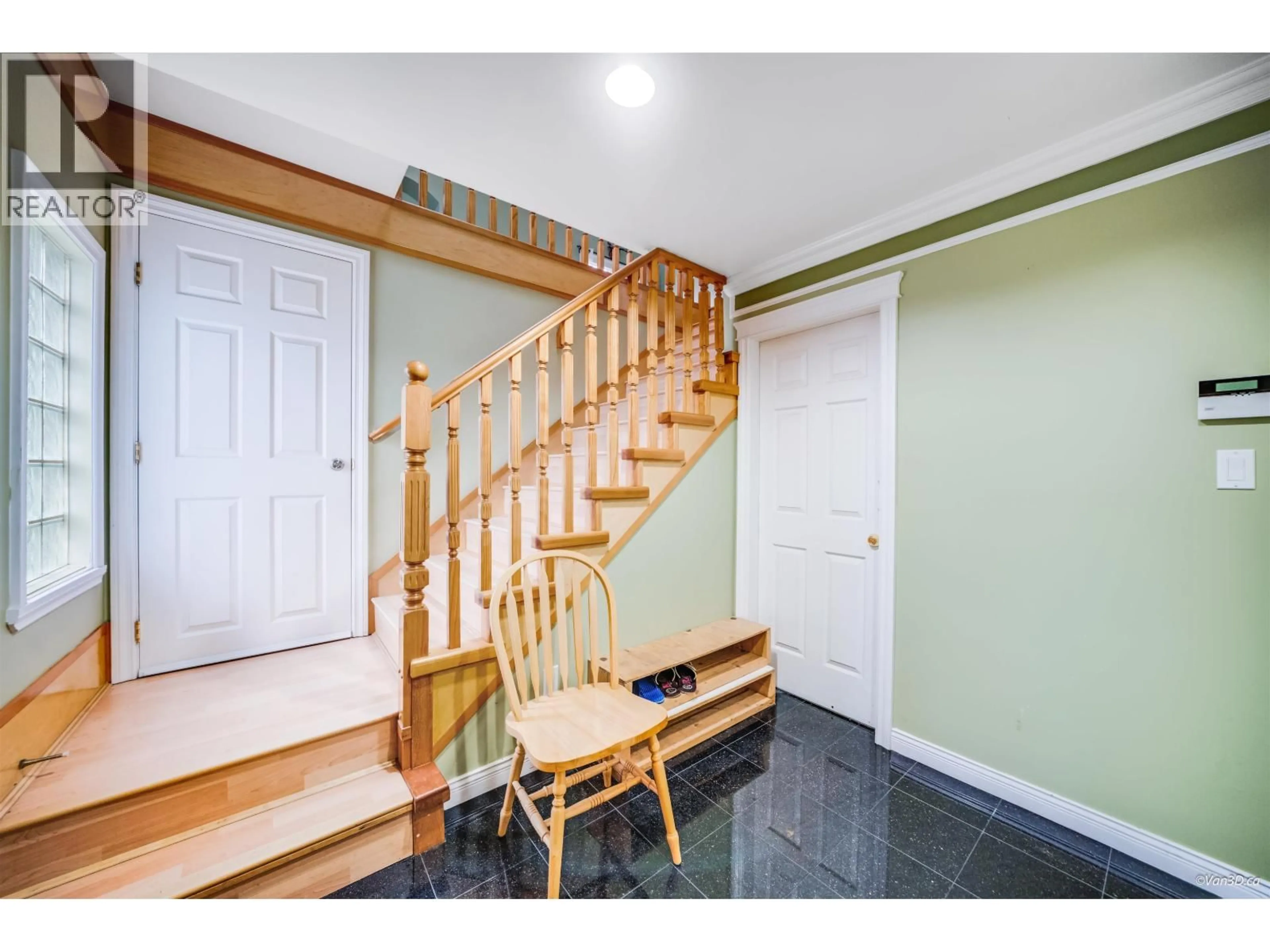 Indoor entryway for 742 51ST AVENUE, Vancouver British Columbia V5X1E3