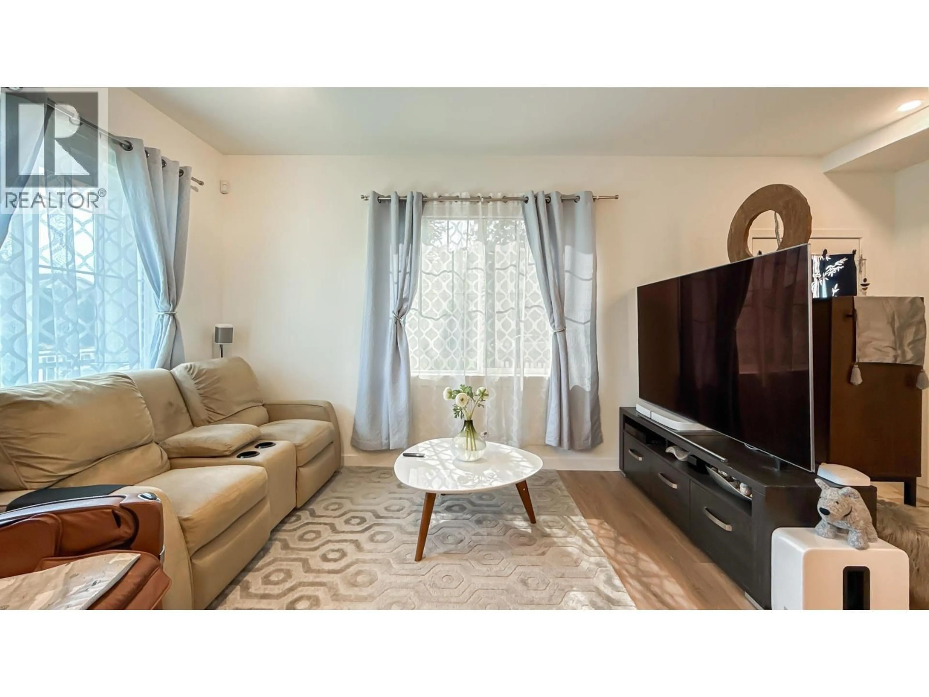 Living room with furniture, wood/laminate floor for 4 - 7780 BRIDGE STREET, Richmond British Columbia V6Y0L2