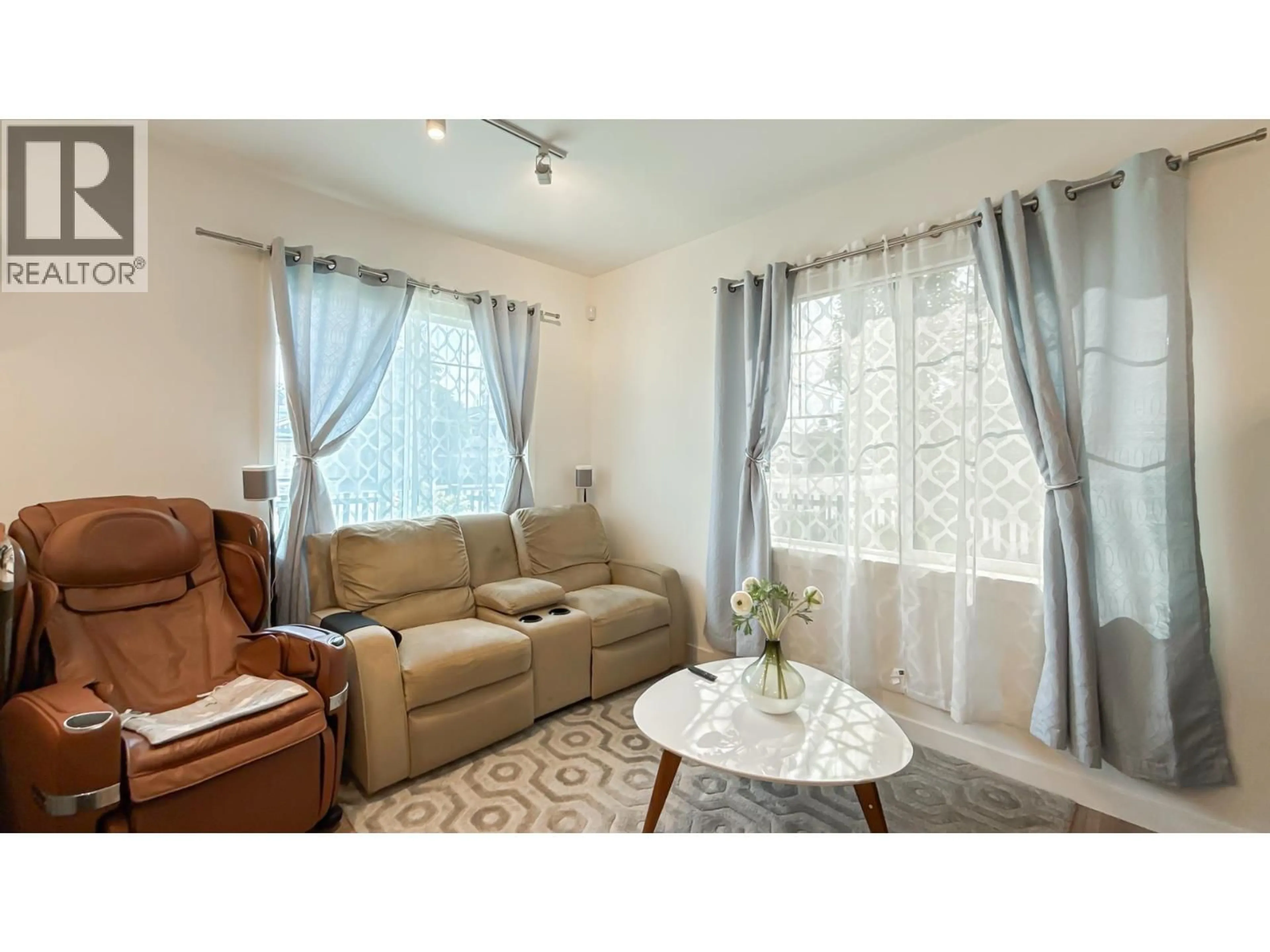 Living room with furniture, unknown for 4 - 7780 BRIDGE STREET, Richmond British Columbia V6Y0L2