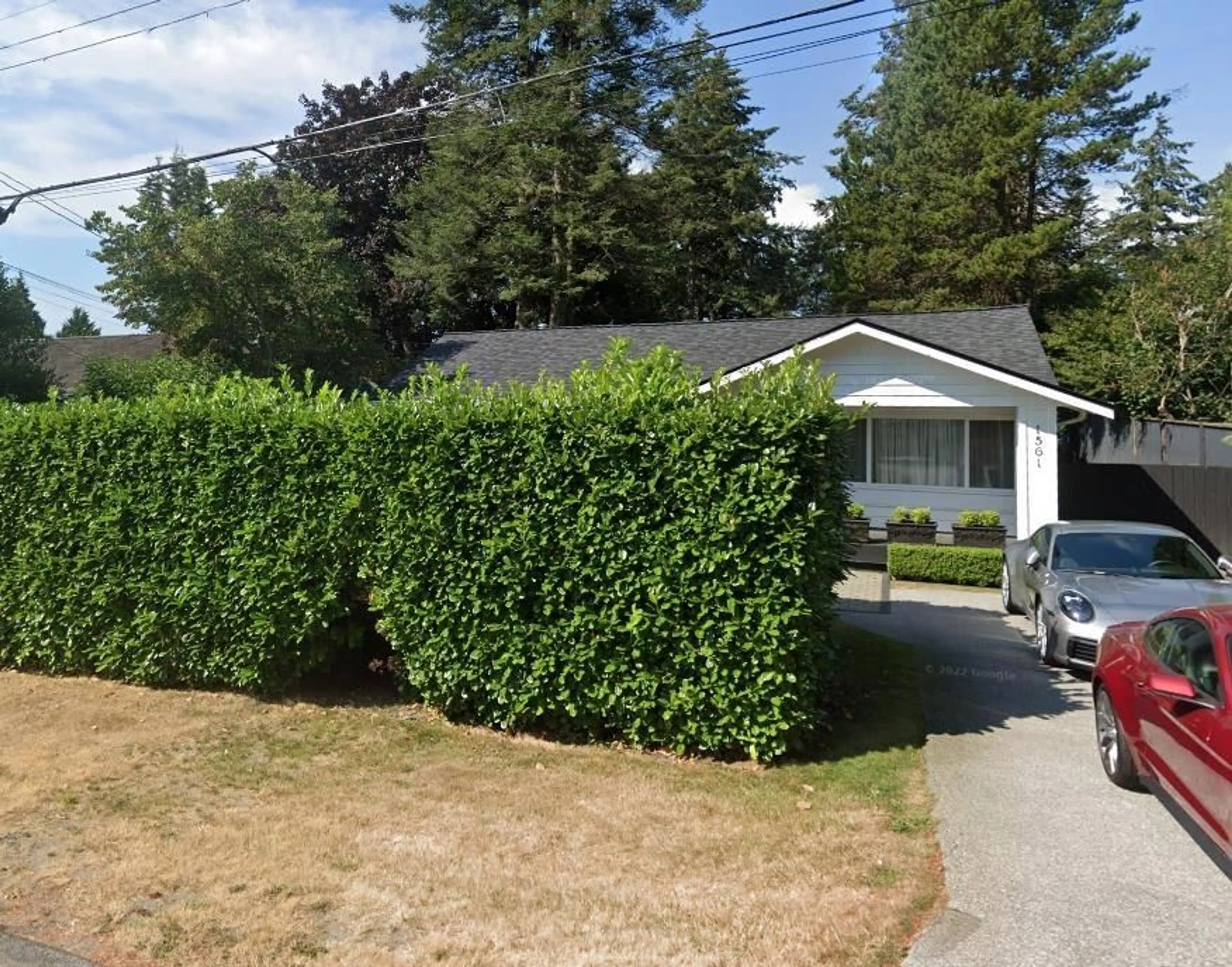 A pic from outside/outdoor area/front of a property/back of a property/a pic from drone, street for 1561 CHESTNUT STREET, White Rock British Columbia V4B3H1