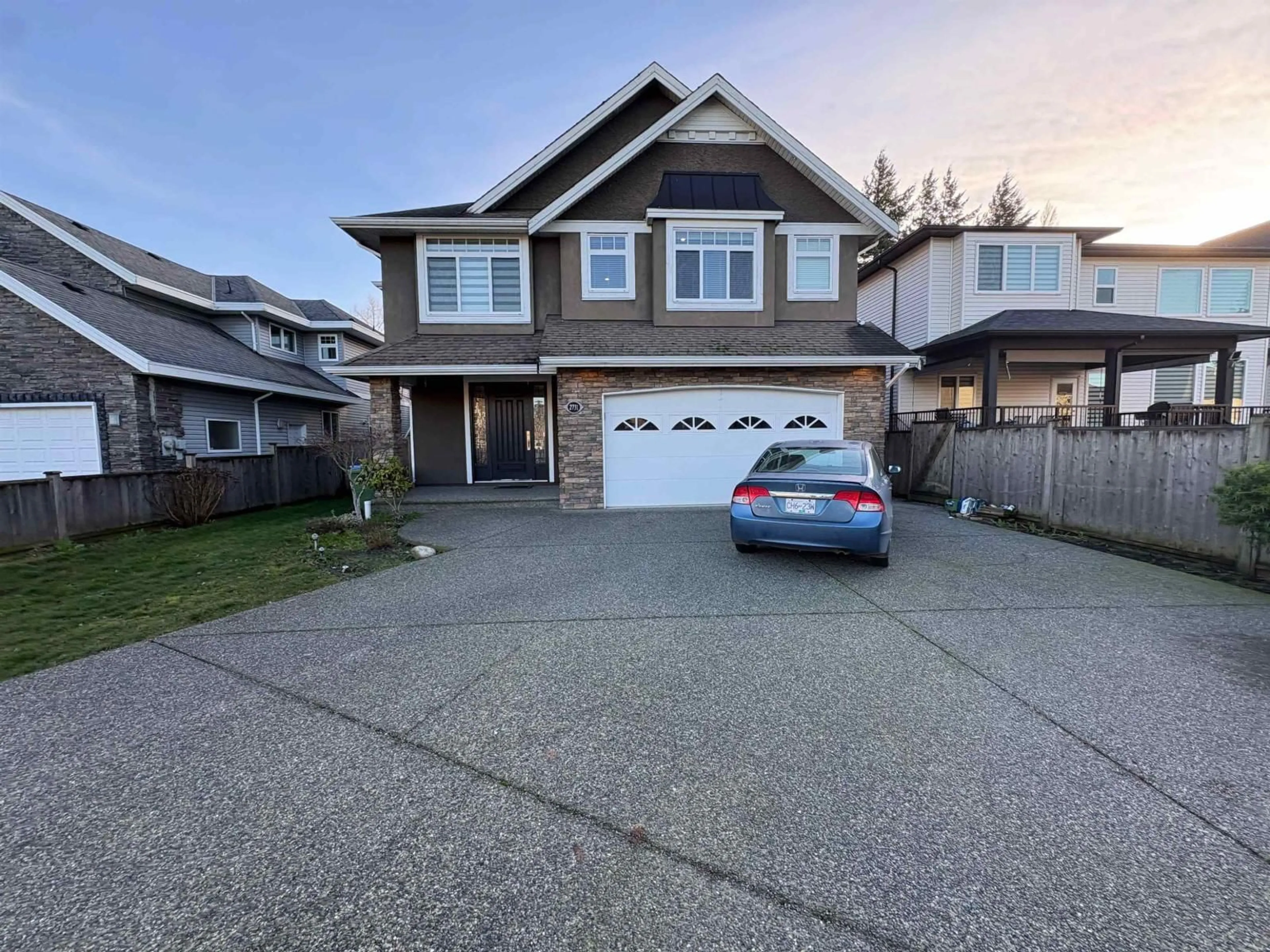 A pic from outside/outdoor area/front of a property/back of a property/a pic from drone, street for 2731 CARRIAGE COURT, Abbotsford British Columbia V4X0A3