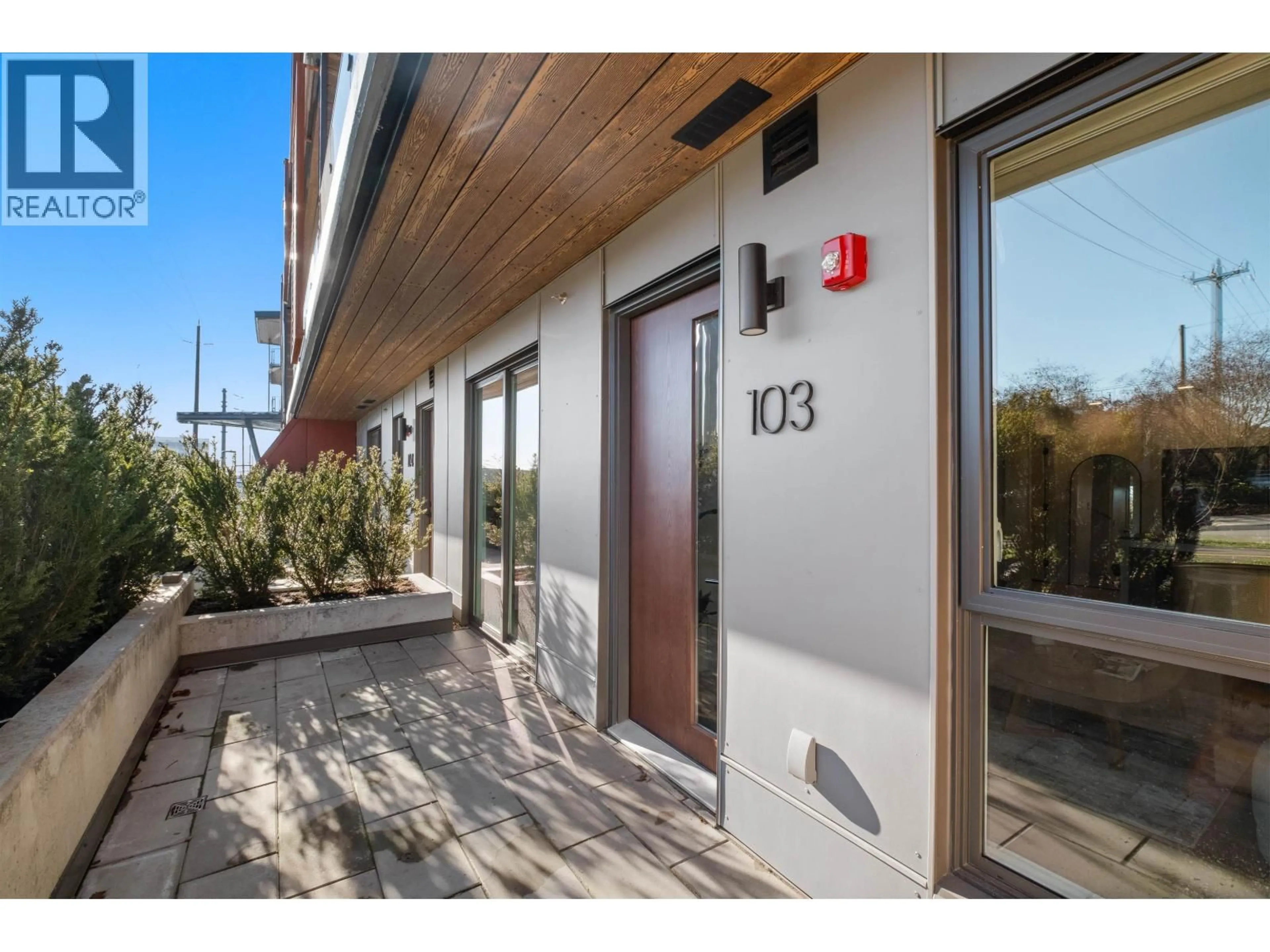 Indoor entryway for 103 - 333 ST. DAVIDS AVENUE, North Vancouver British Columbia V7L3N7