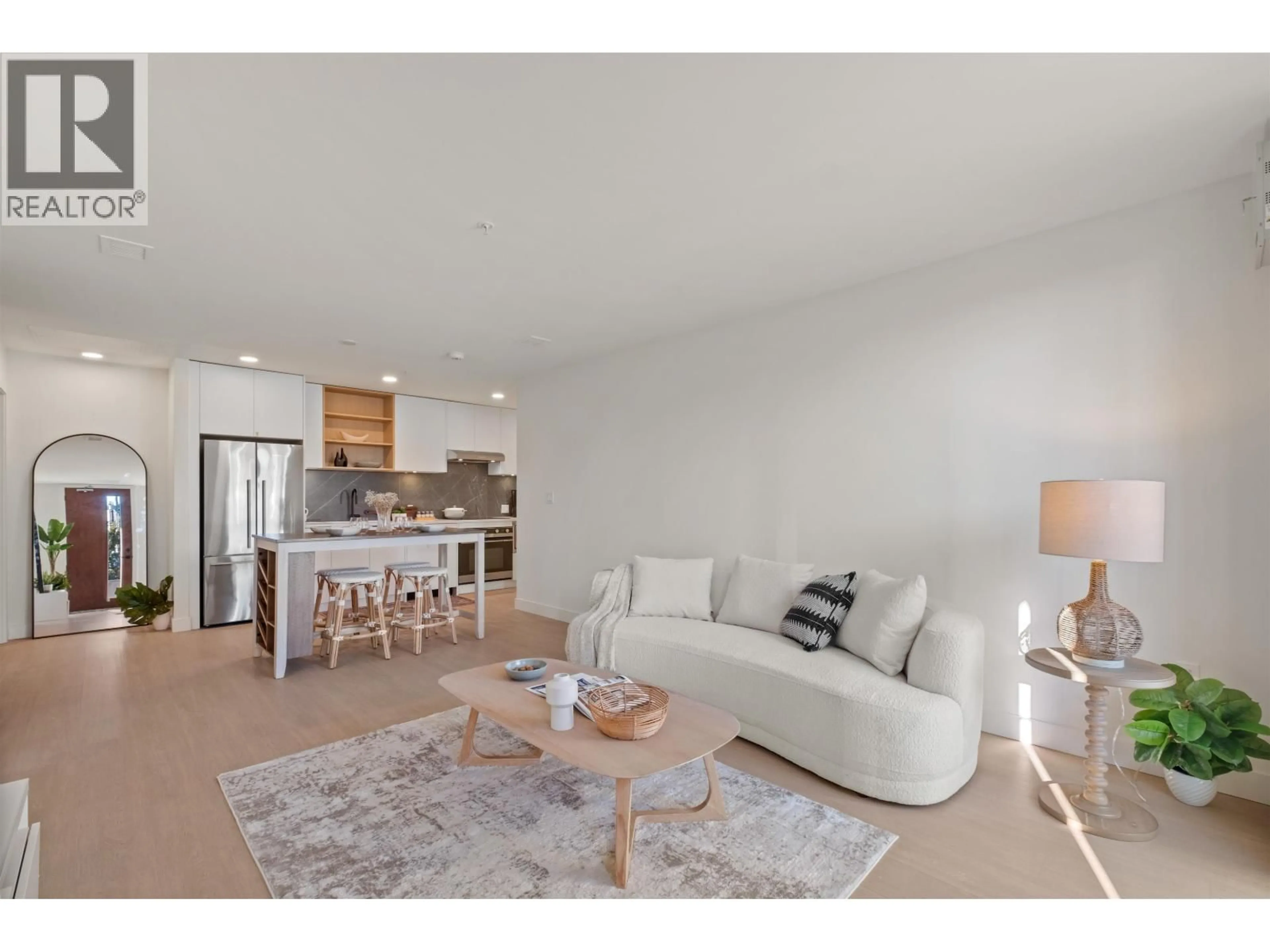 Living room with furniture, unknown for 103 - 333 ST. DAVIDS AVENUE, North Vancouver British Columbia V7L3N7