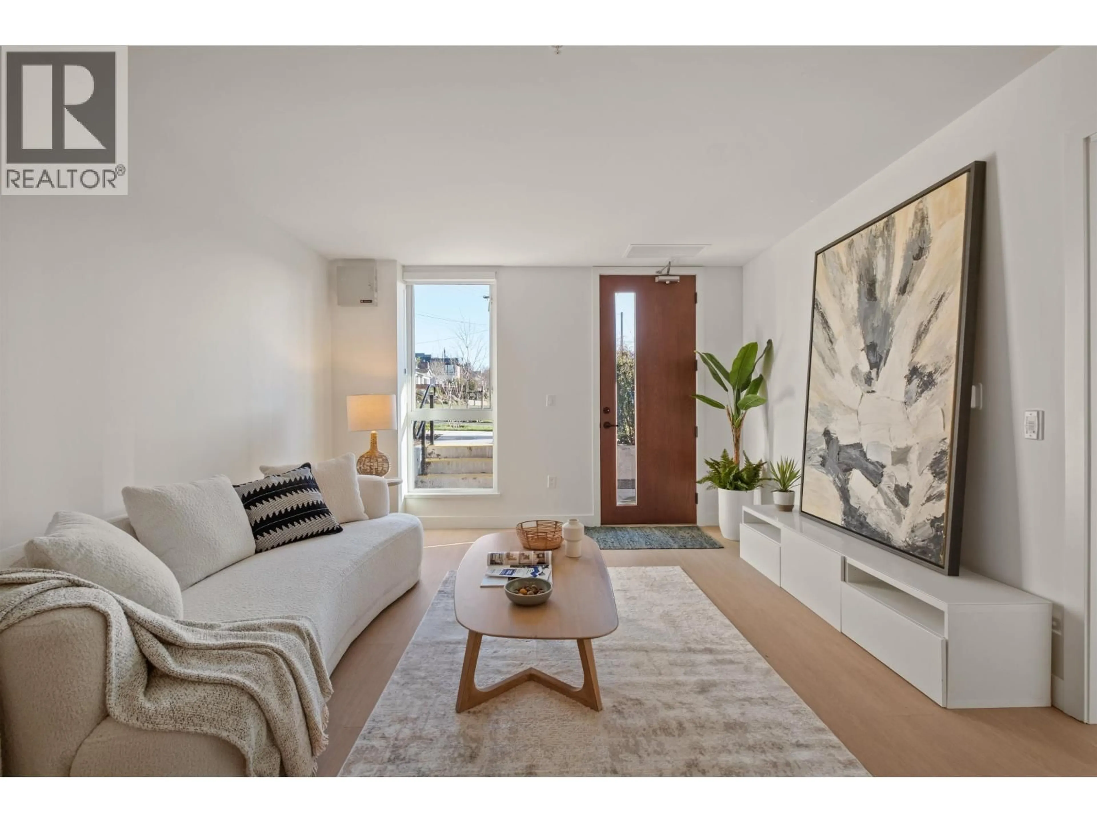 Living room with furniture, unknown for 103 - 333 ST. DAVIDS AVENUE, North Vancouver British Columbia V7L3N7