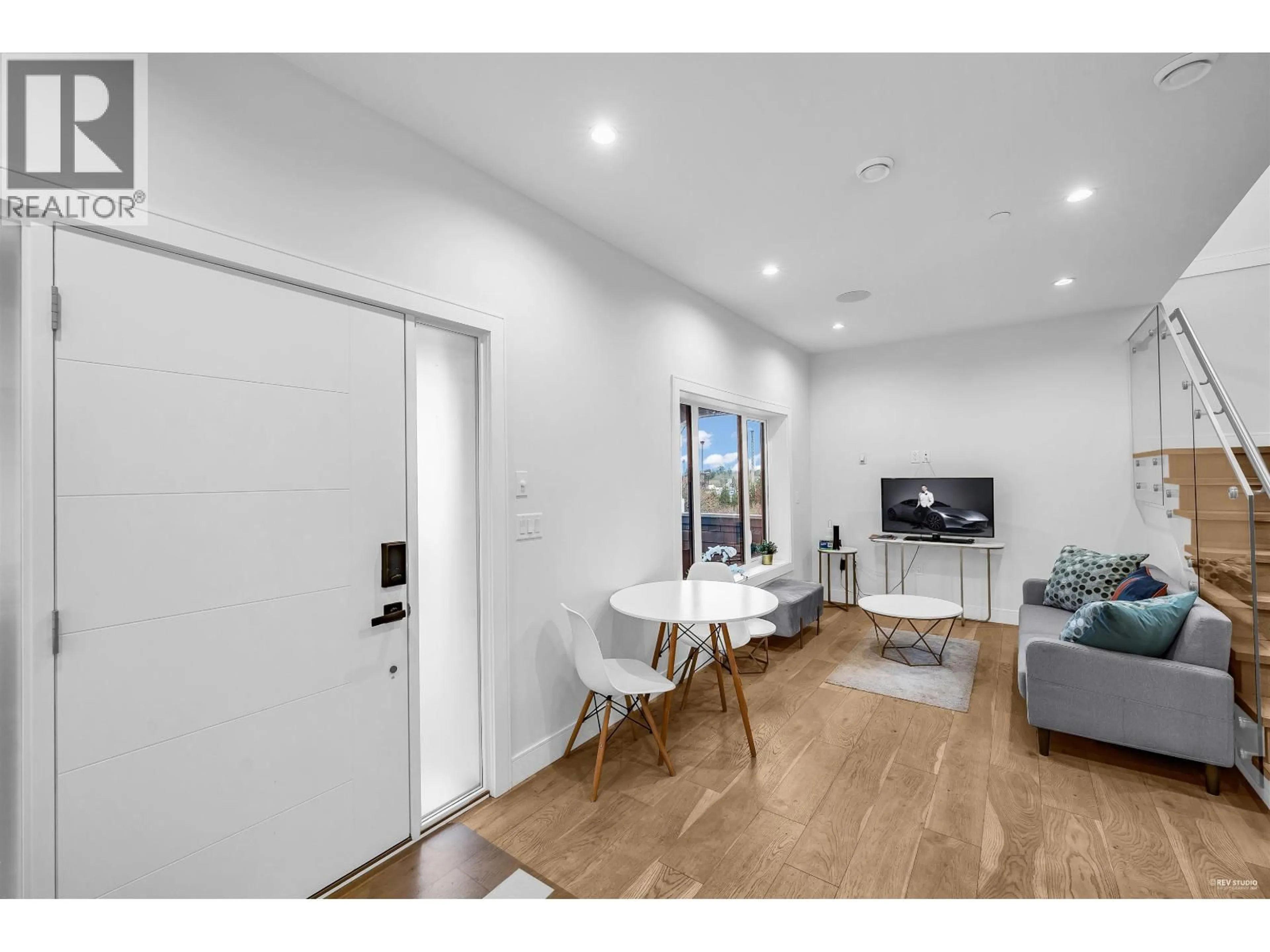 A pic of a room for 3433 DUNDAS STREET, Vancouver British Columbia V5K1R9