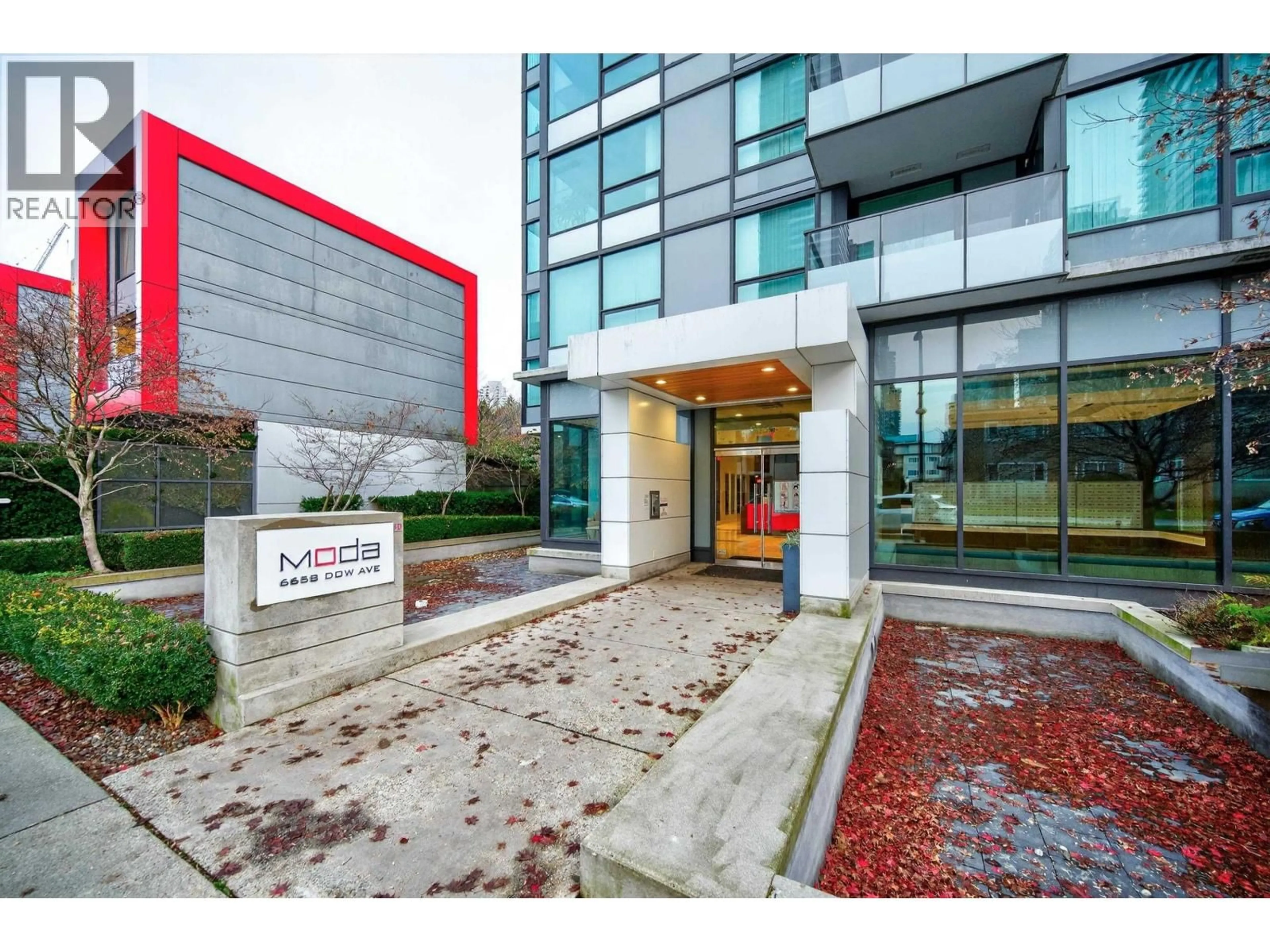Indoor foyer for 905 - 6658 DOW AVENUE, Burnaby British Columbia V5H0C7