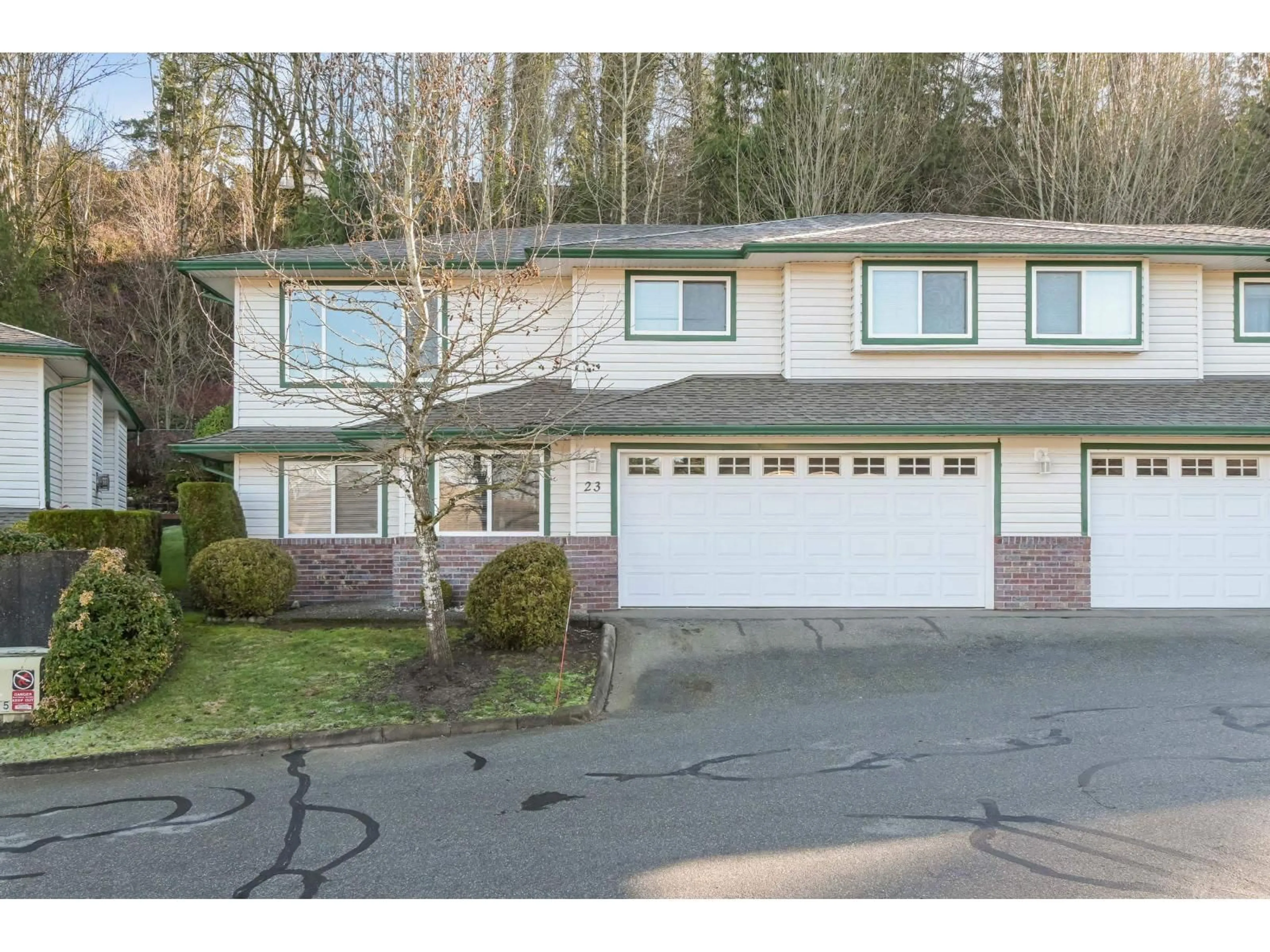 Home with vinyl exterior material, street for 23 - 34250 HAZELWOOD AVENUE, Abbotsford British Columbia V2S7L4