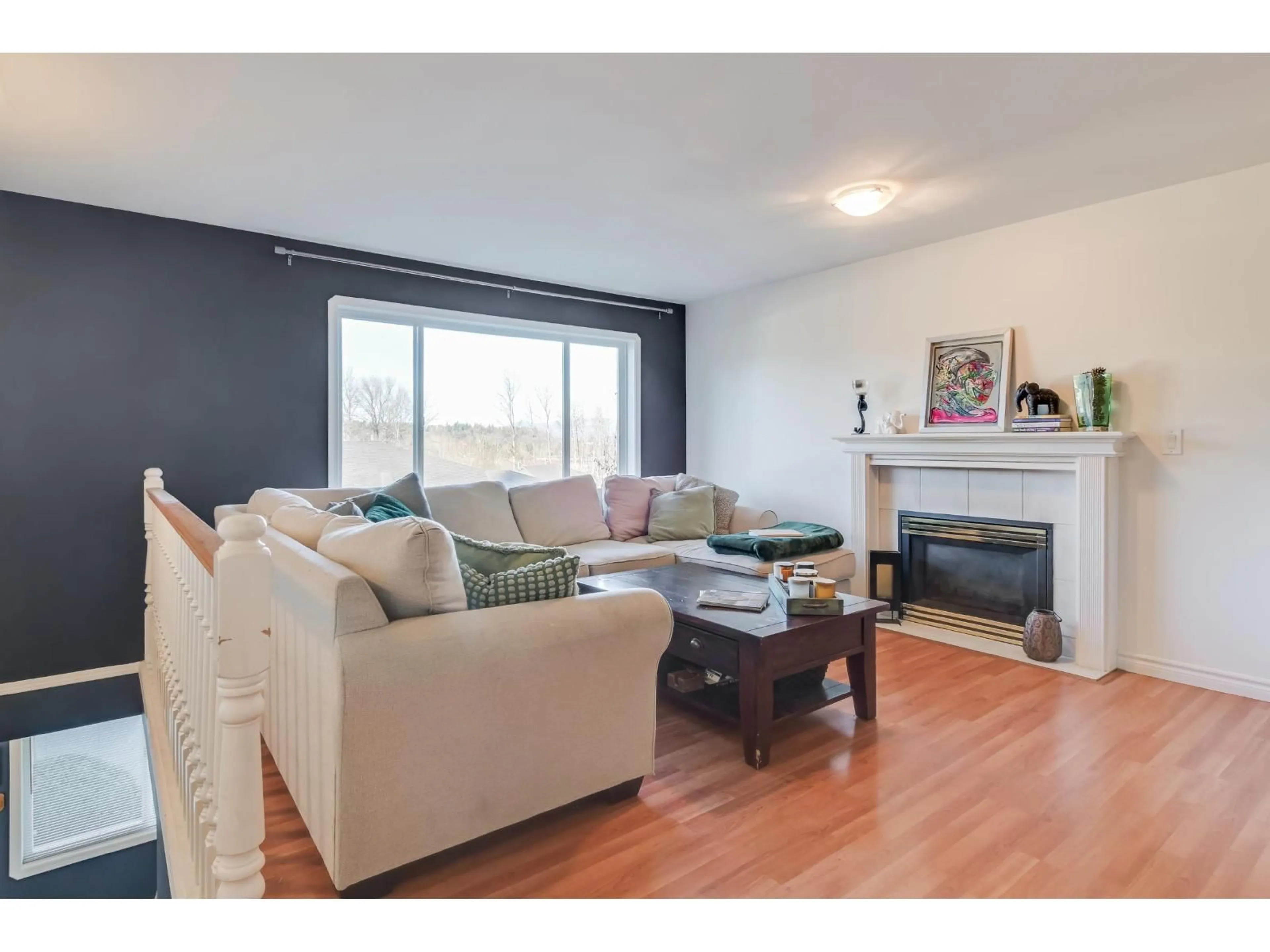 Living room with furniture, wood/laminate floor for 23 - 34250 HAZELWOOD AVENUE, Abbotsford British Columbia V2S7L4