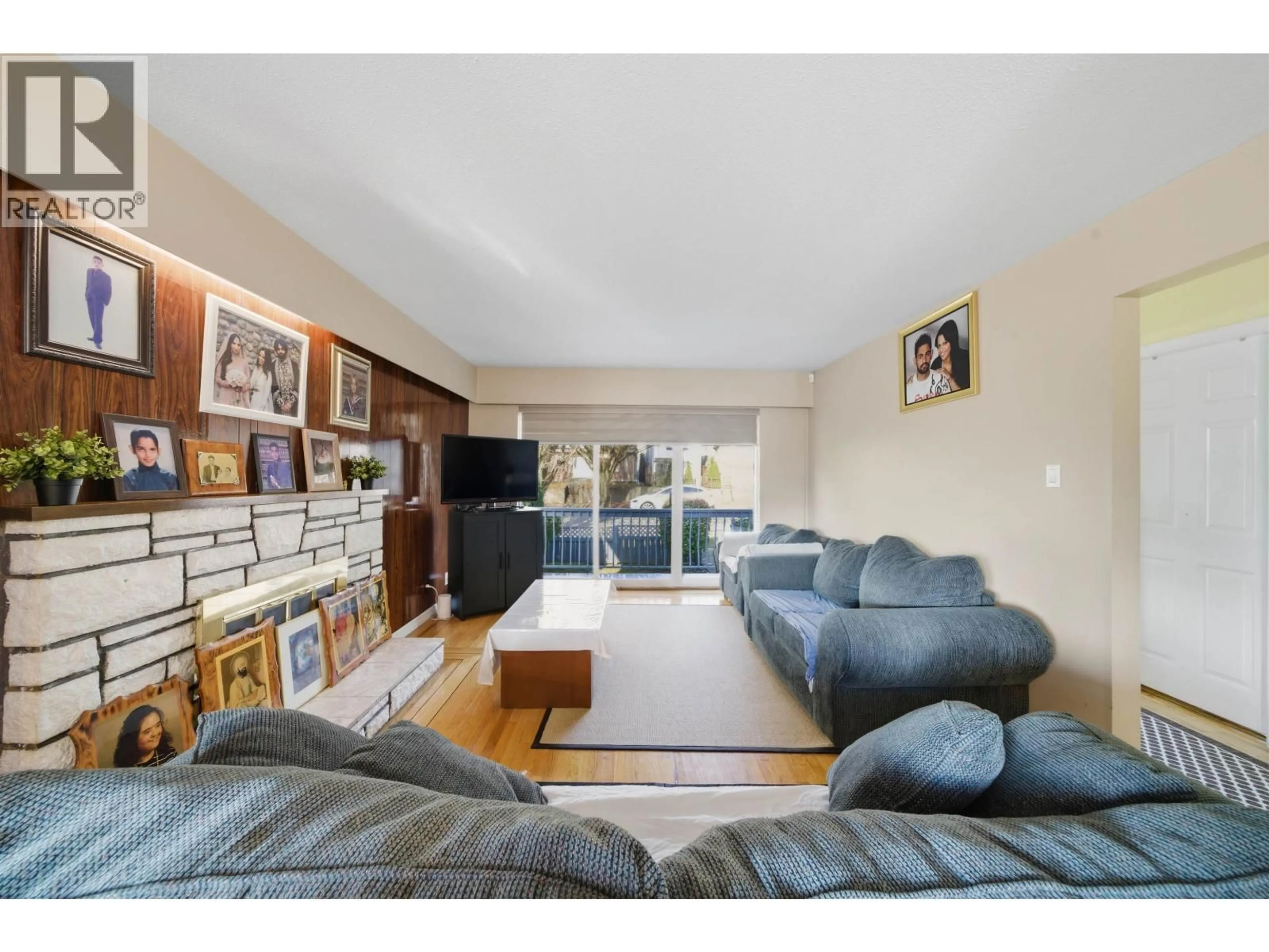 Living room with furniture, unknown for 154 64TH AVENUE, Vancouver British Columbia V5X2M4