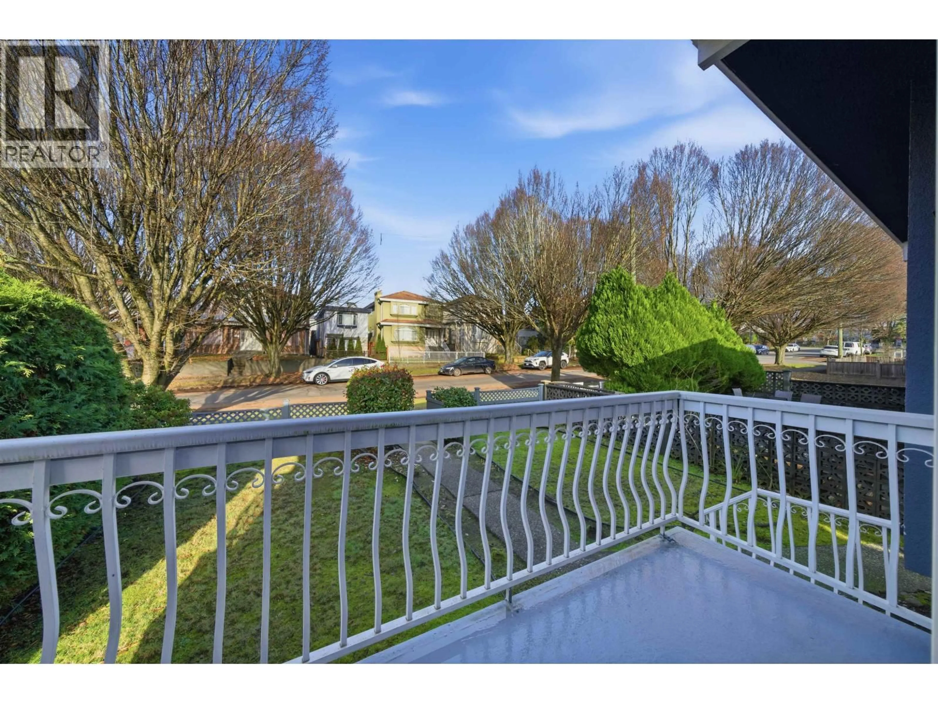A pic from outside/outdoor area/front of a property/back of a property/a pic from drone, water/lake/river/ocean view for 154 64TH AVENUE, Vancouver British Columbia V5X2M4