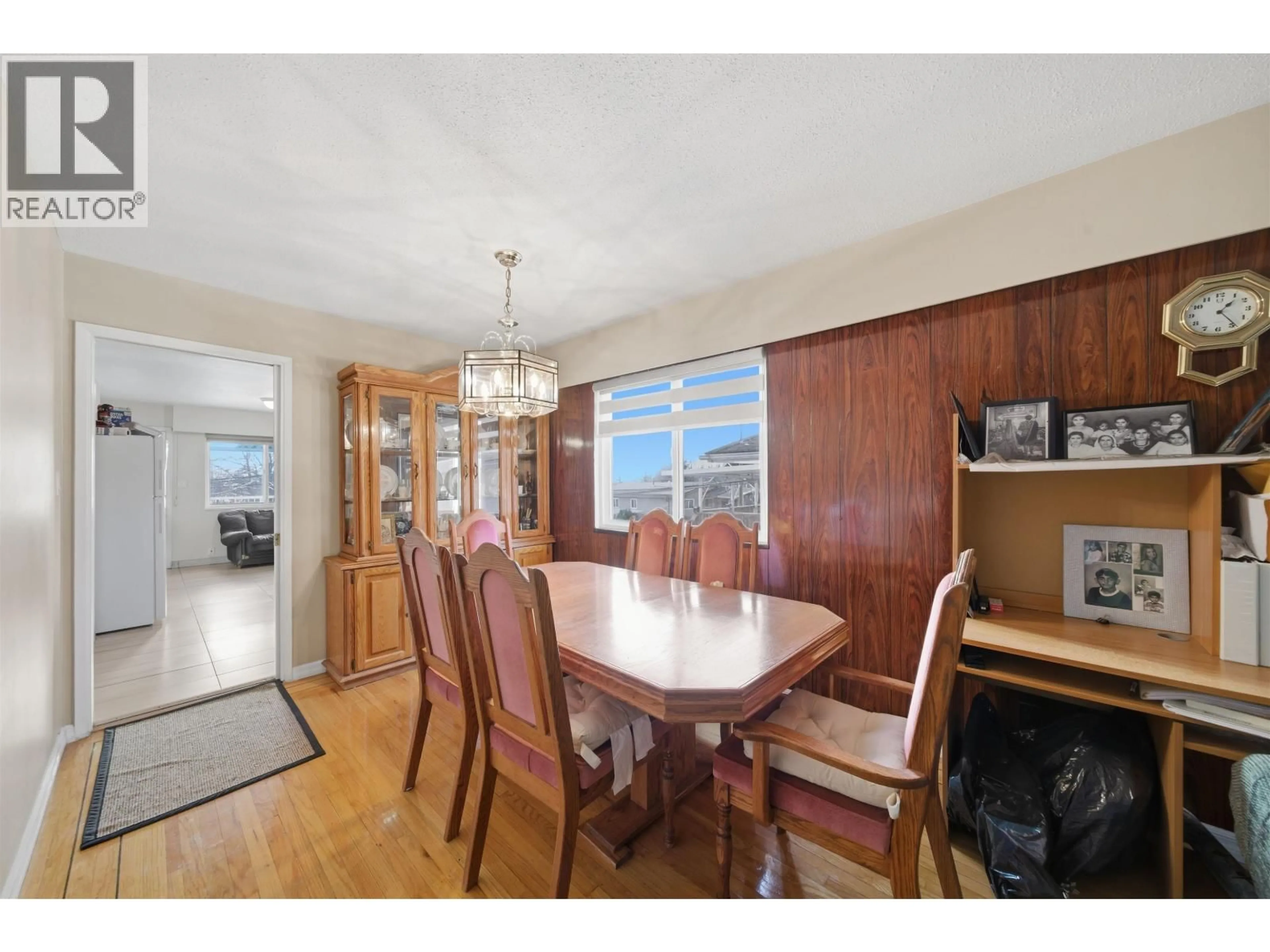 Dining room, wood/laminate floor for 154 64TH AVENUE, Vancouver British Columbia V5X2M4