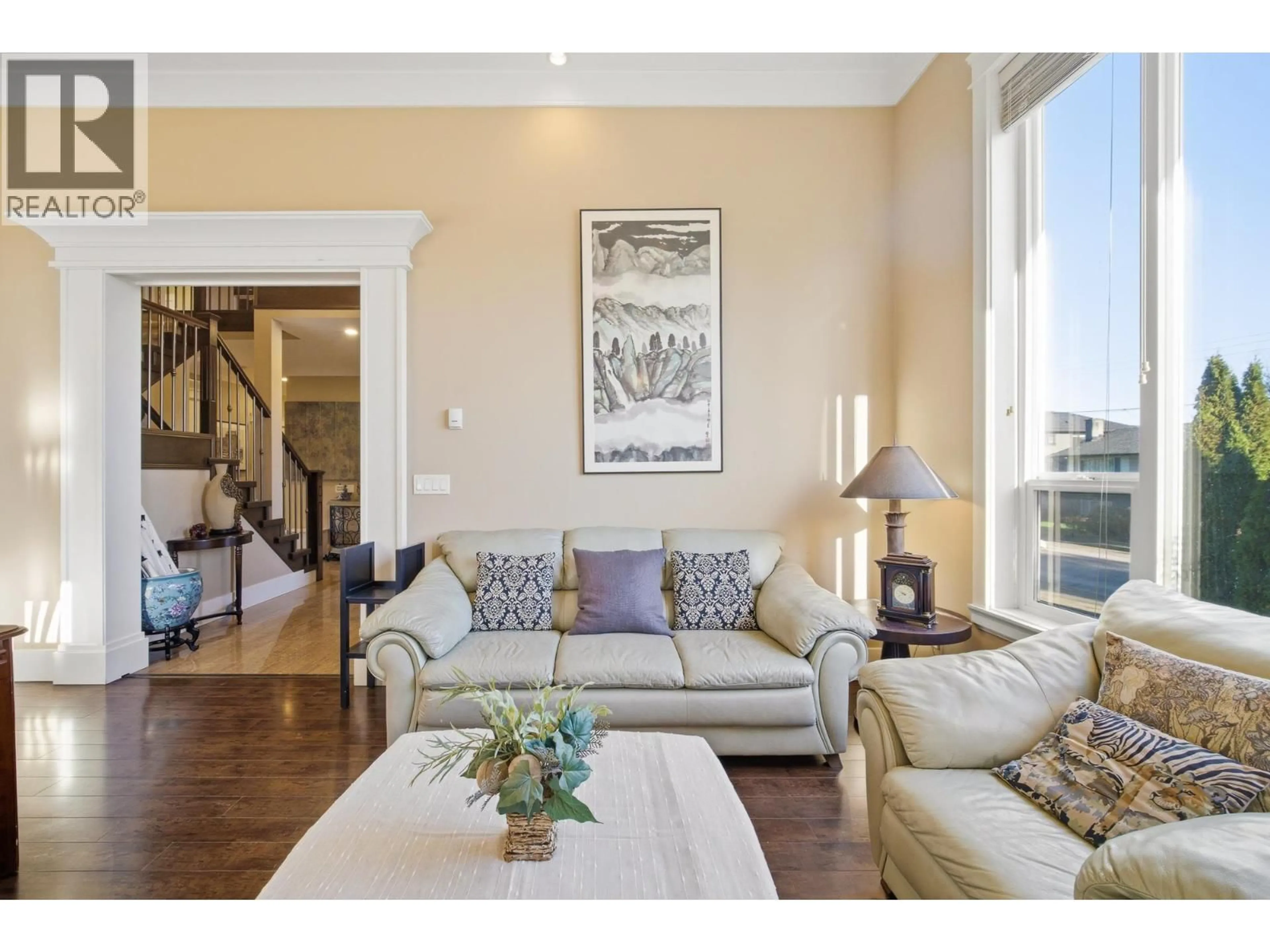 Living room with furniture, unknown for 3741 DUNDONALD AVENUE, Burnaby British Columbia V5G3N6