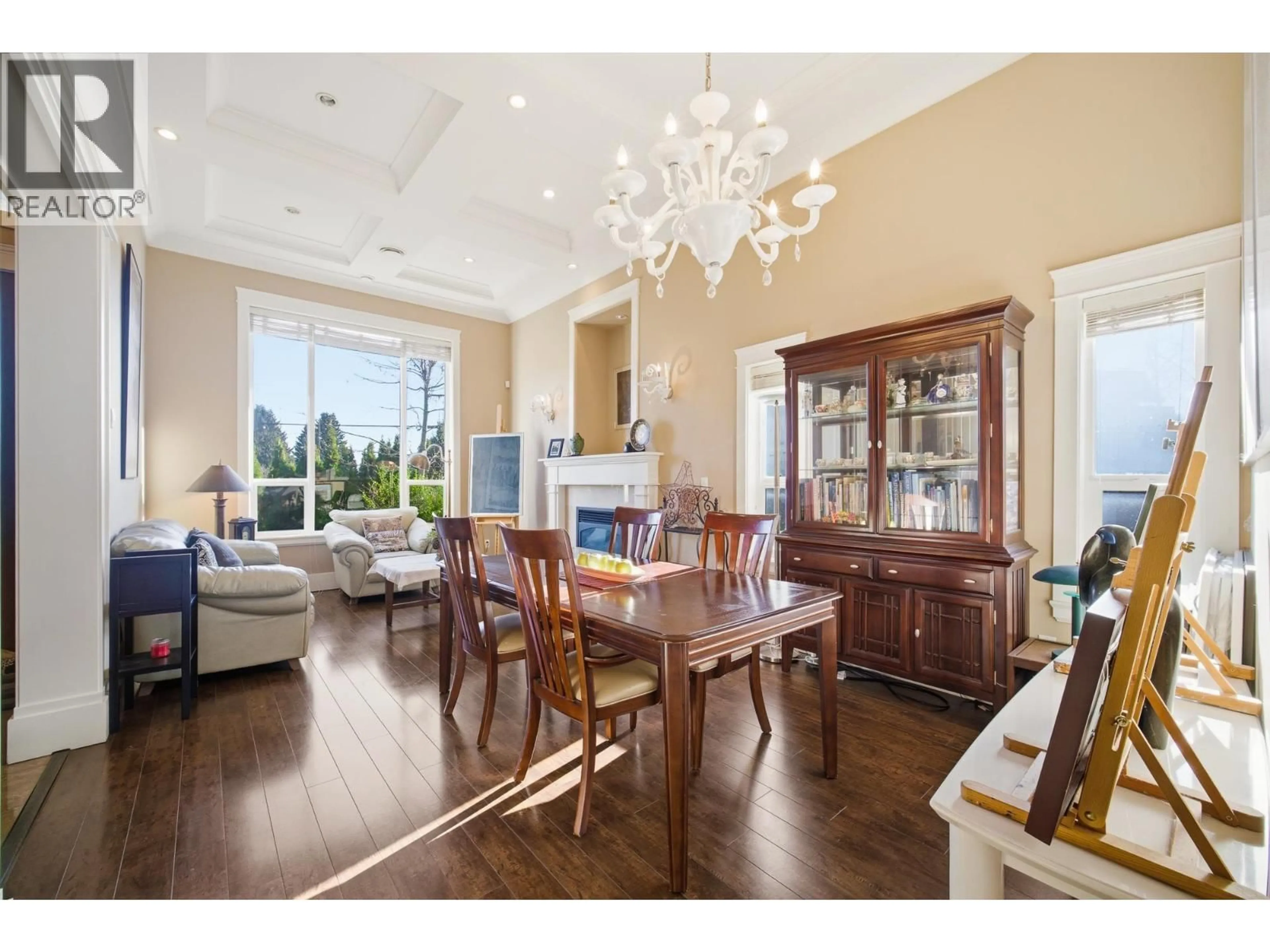 Dining room, wood/laminate floor for 3741 DUNDONALD AVENUE, Burnaby British Columbia V5G3N6