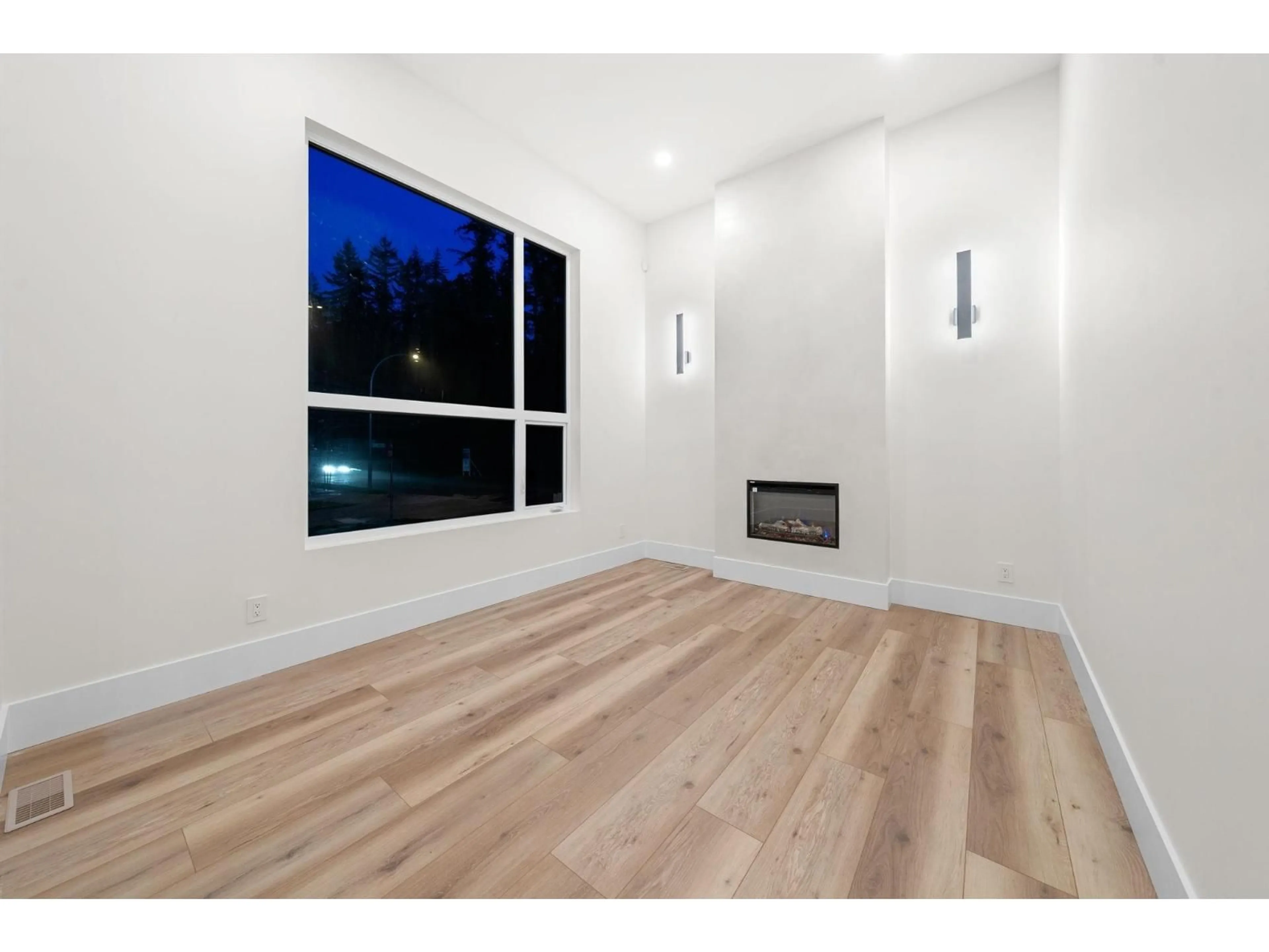 A pic of a room for 2711 202 STREET, Langley British Columbia V2Z0B6