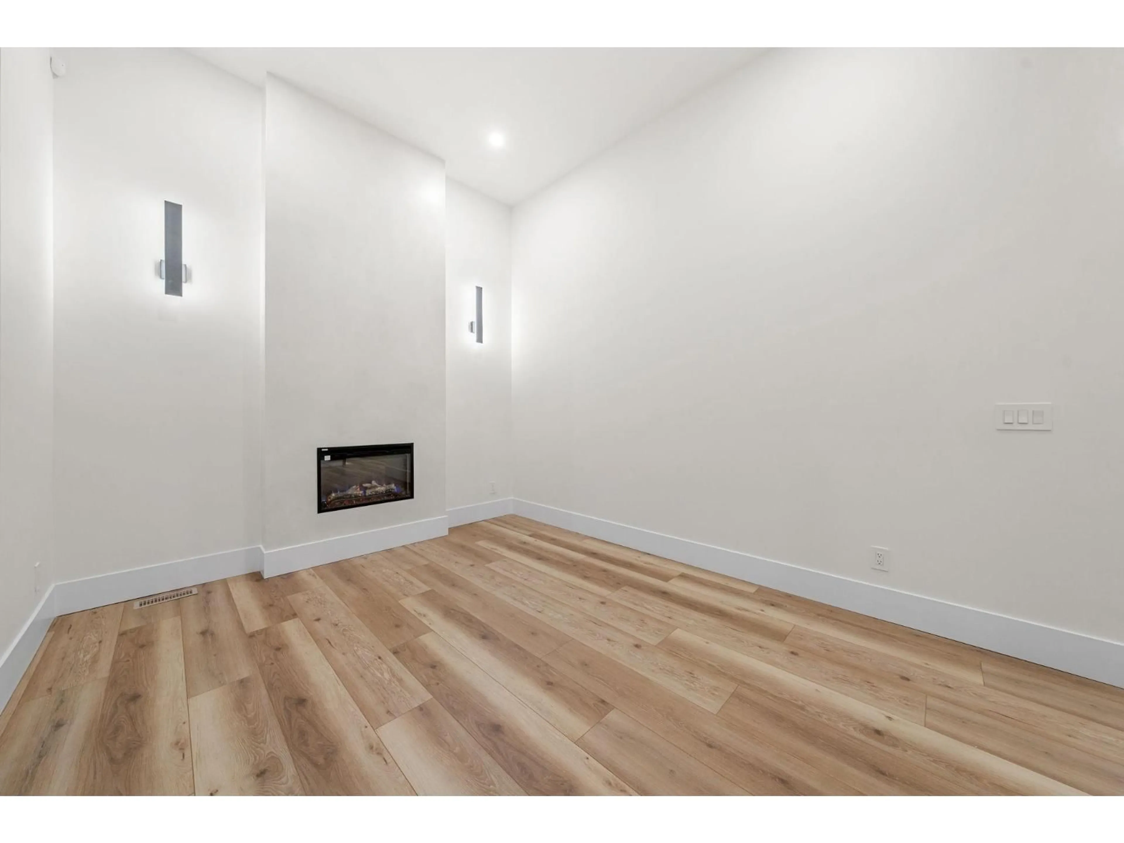 A pic of a room for 2711 202 STREET, Langley British Columbia V2Z0B6