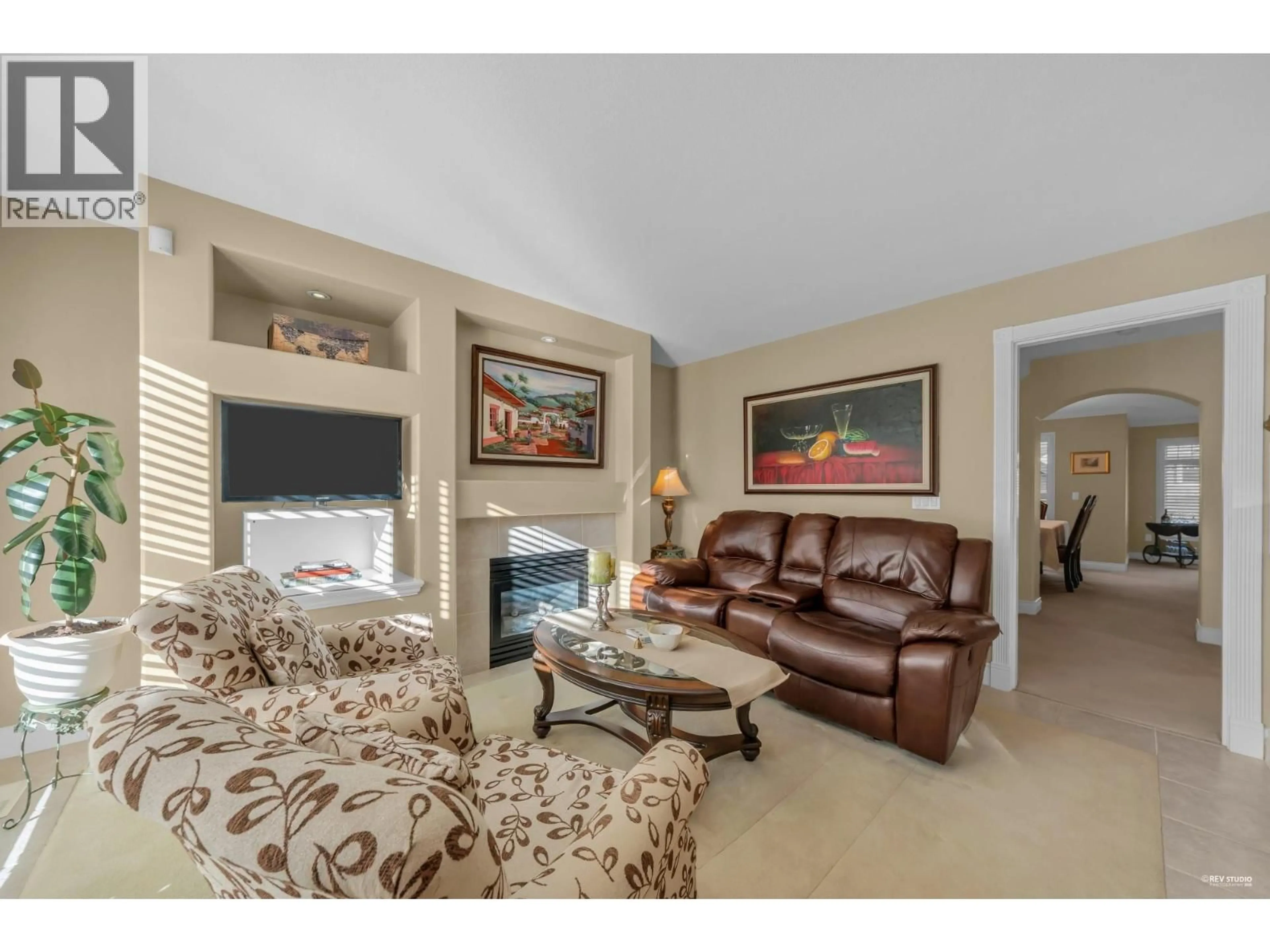 Living room with furniture, unknown for 23 - 3405 PLATEAU BOULEVARD, Coquitlam British Columbia V3E3L7