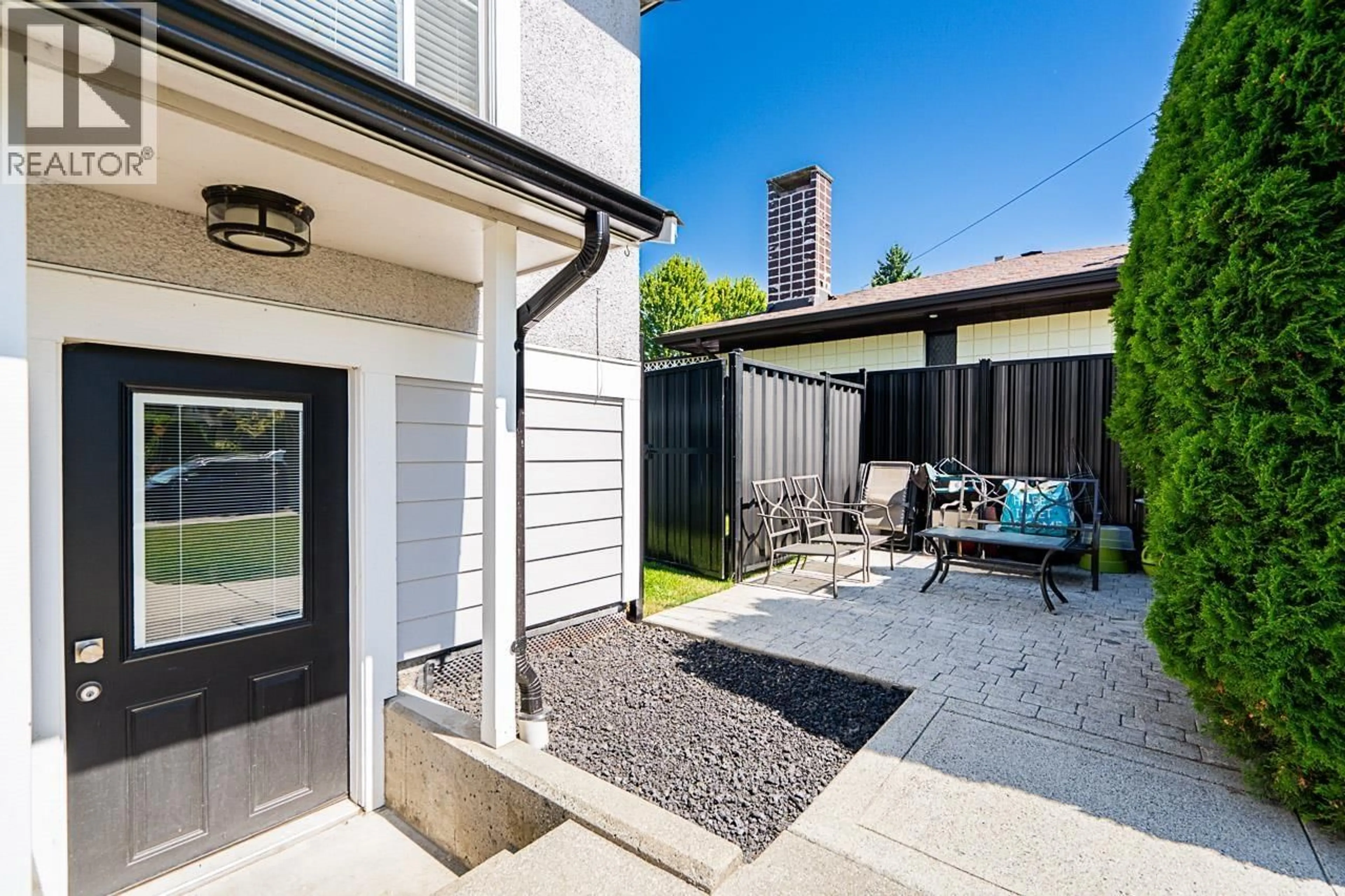 Patio, street for 905 EDINBURGH STREET, New Westminster British Columbia V3M2V2