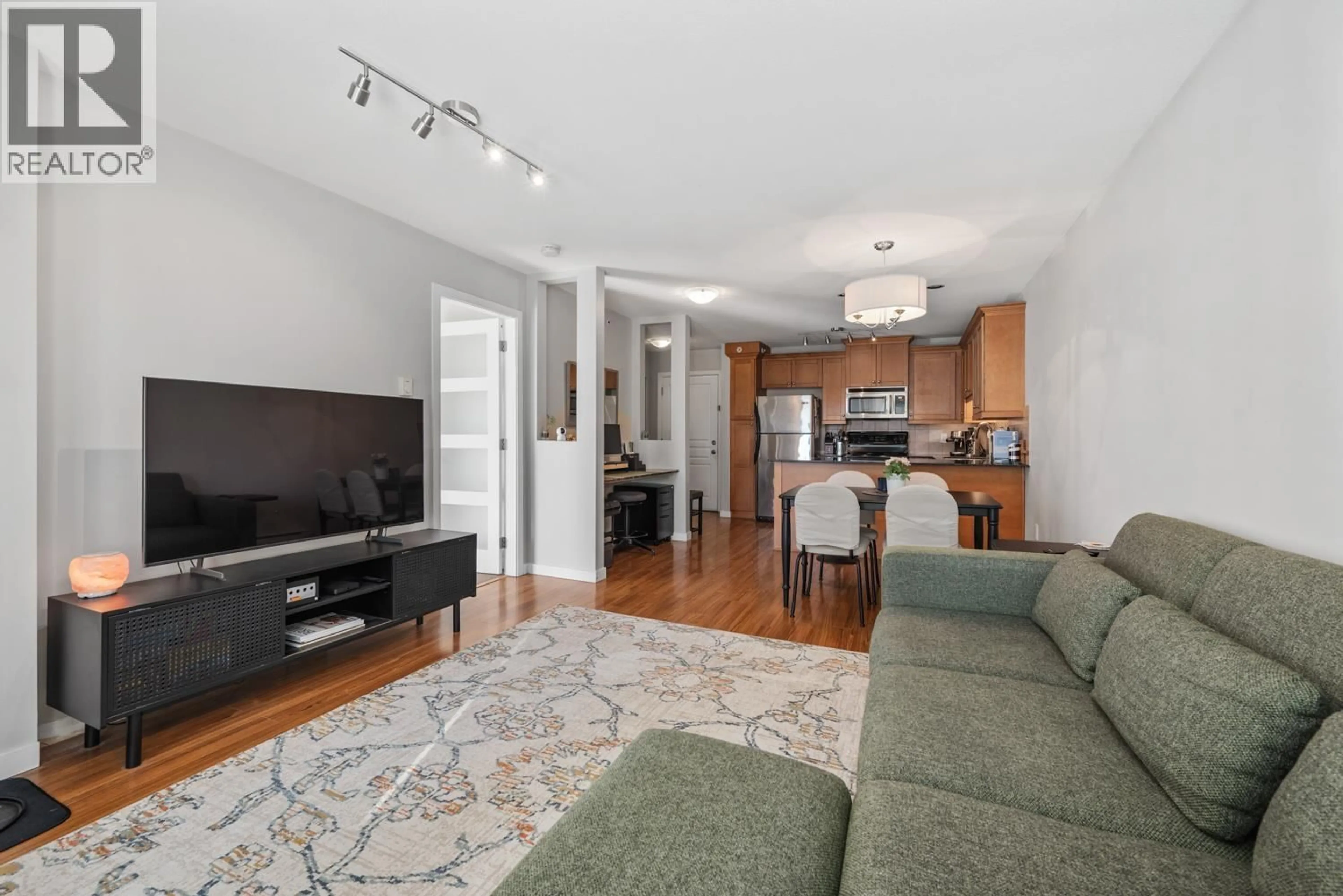 Living room with furniture, unknown for 412 - 1969 WESTMINSTER AVENUE, Port Coquitlam British Columbia V3B1E7