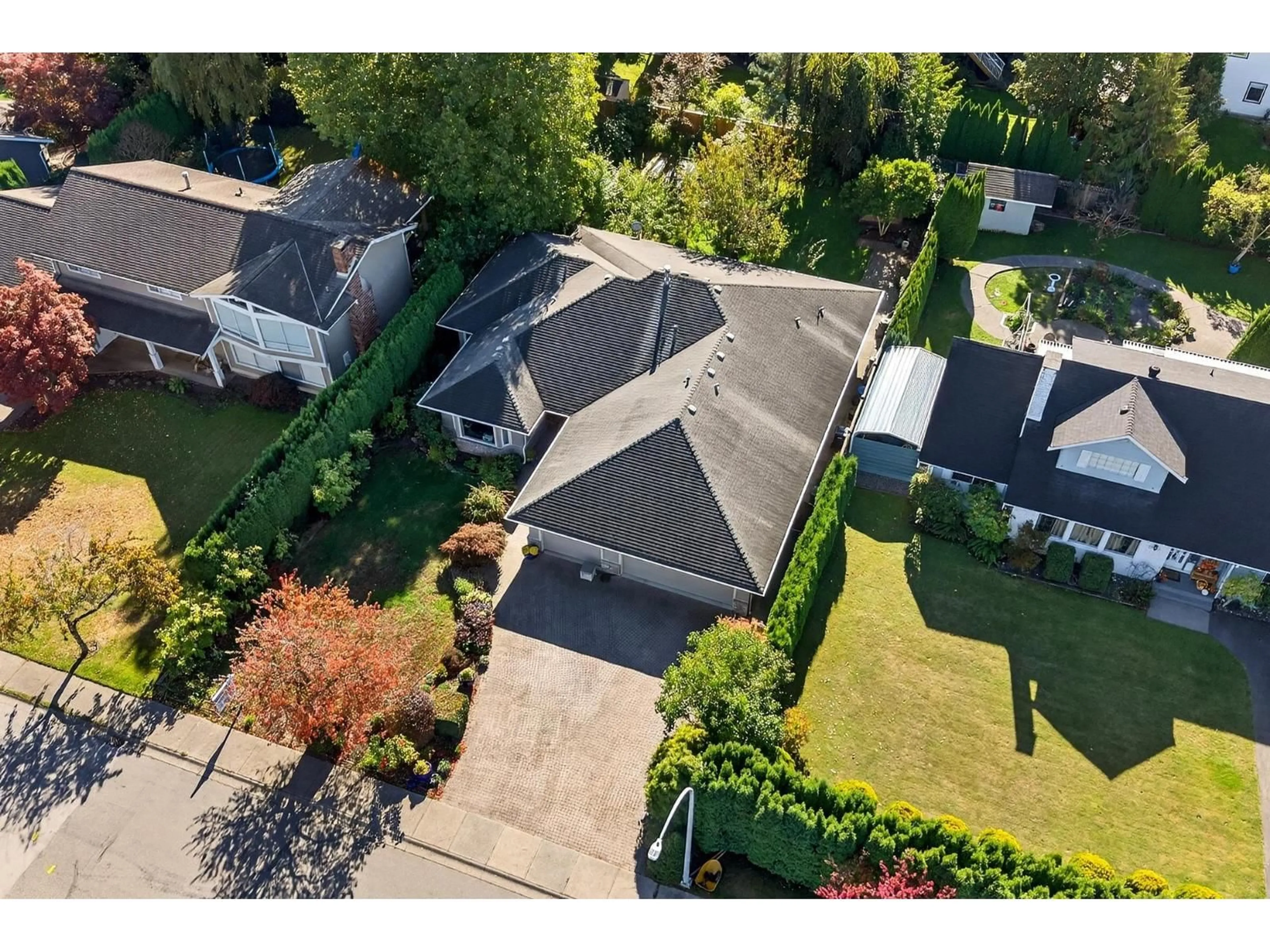 A pic from outside/outdoor area/front of a property/back of a property/a pic from drone, street for 27012 25 AVENUE, Langley British Columbia V4W3W5