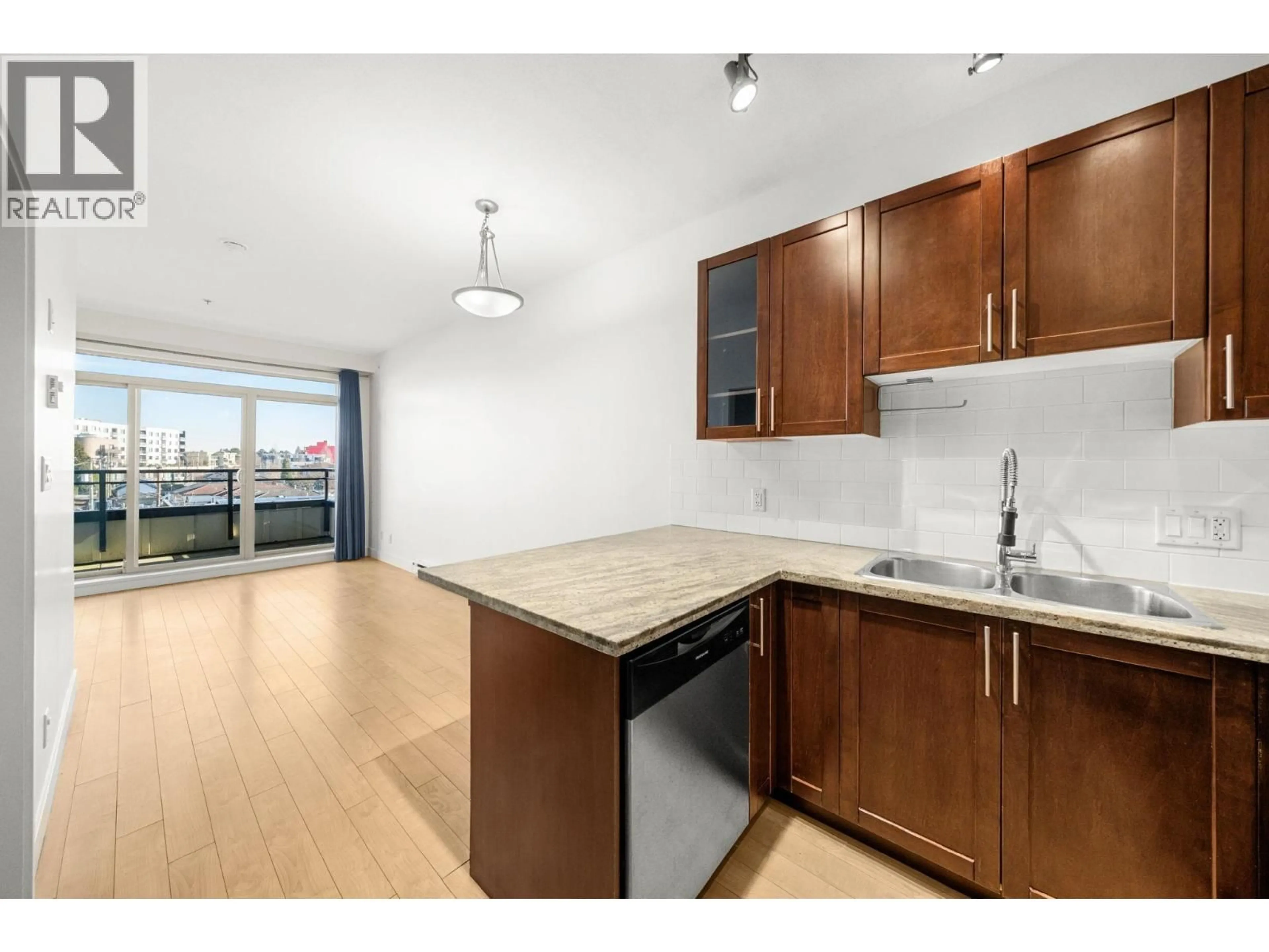 Standard kitchen, wood/laminate floor for PH8 - 688 17TH AVENUE, Vancouver British Columbia V5V0A8