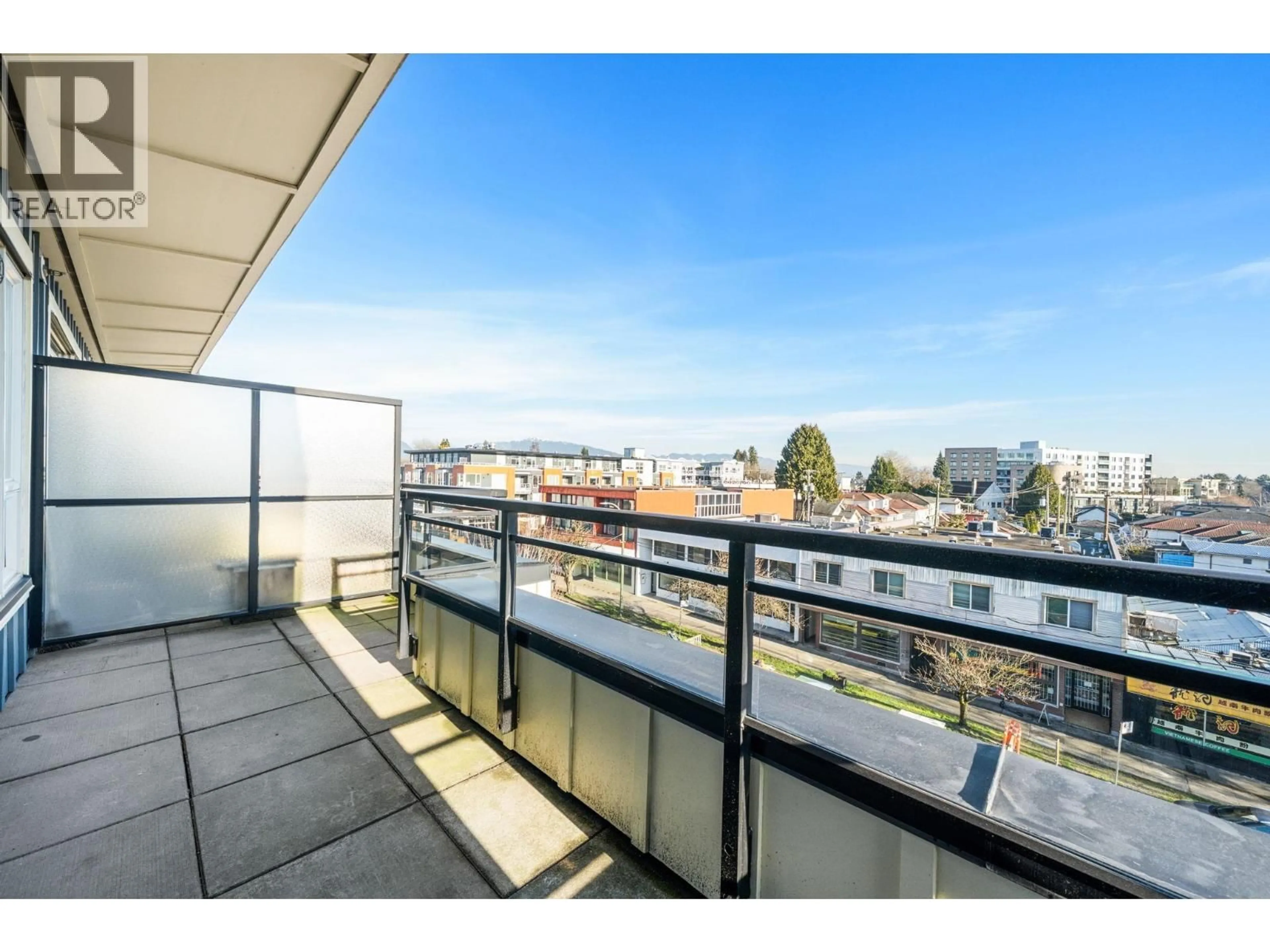 Balcony in the apartment, city buildings view from balcony for PH8 - 688 17TH AVENUE, Vancouver British Columbia V5V0A8