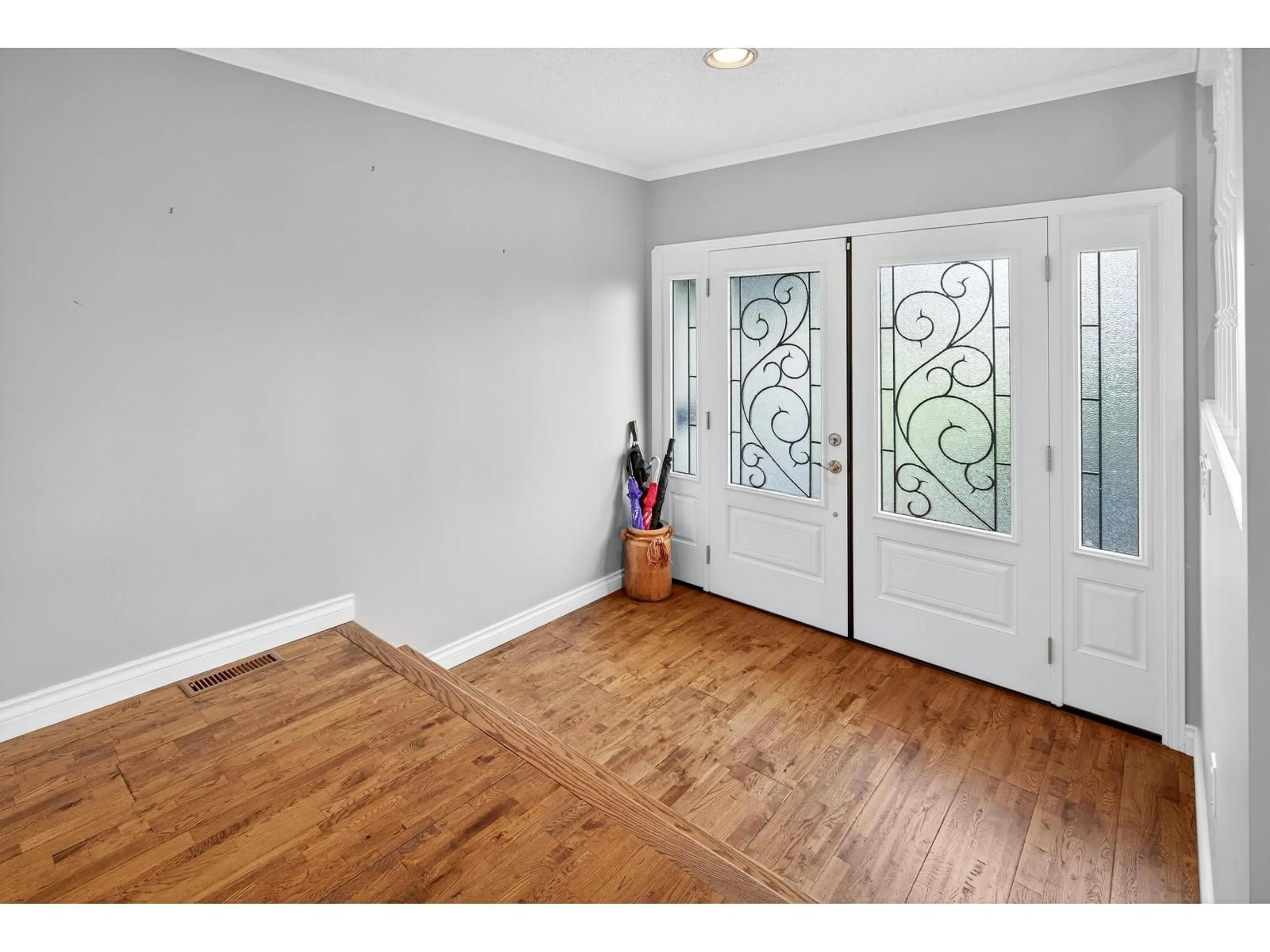 Indoor entryway for 7777 STAMFORD PLACE, Delta British Columbia V4C7T5