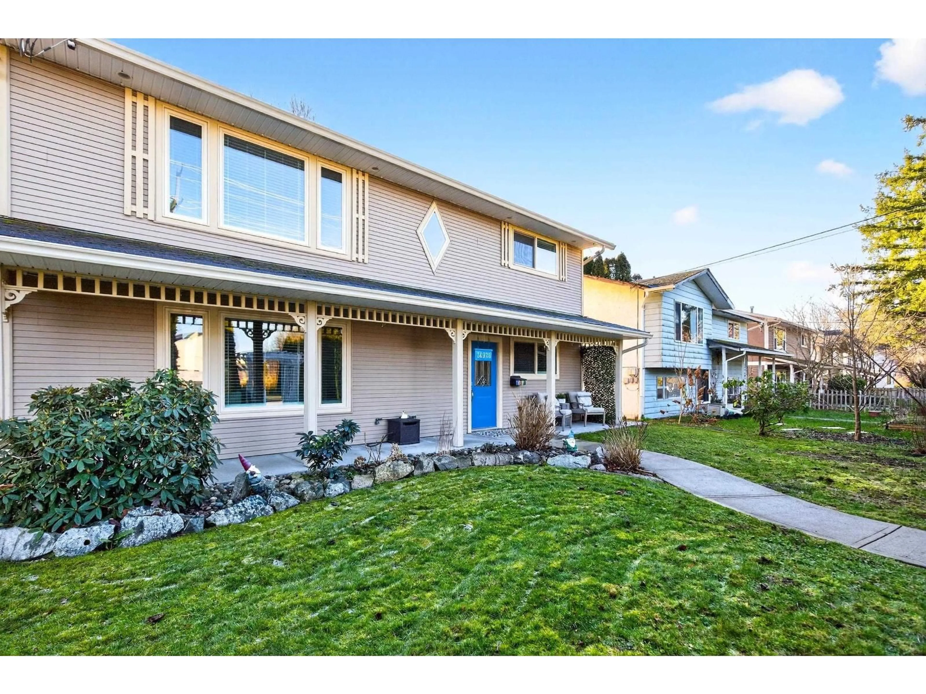 Home with vinyl exterior material, street for 34974 CLAYBURN ROAD, Abbotsford British Columbia V2S7Y9