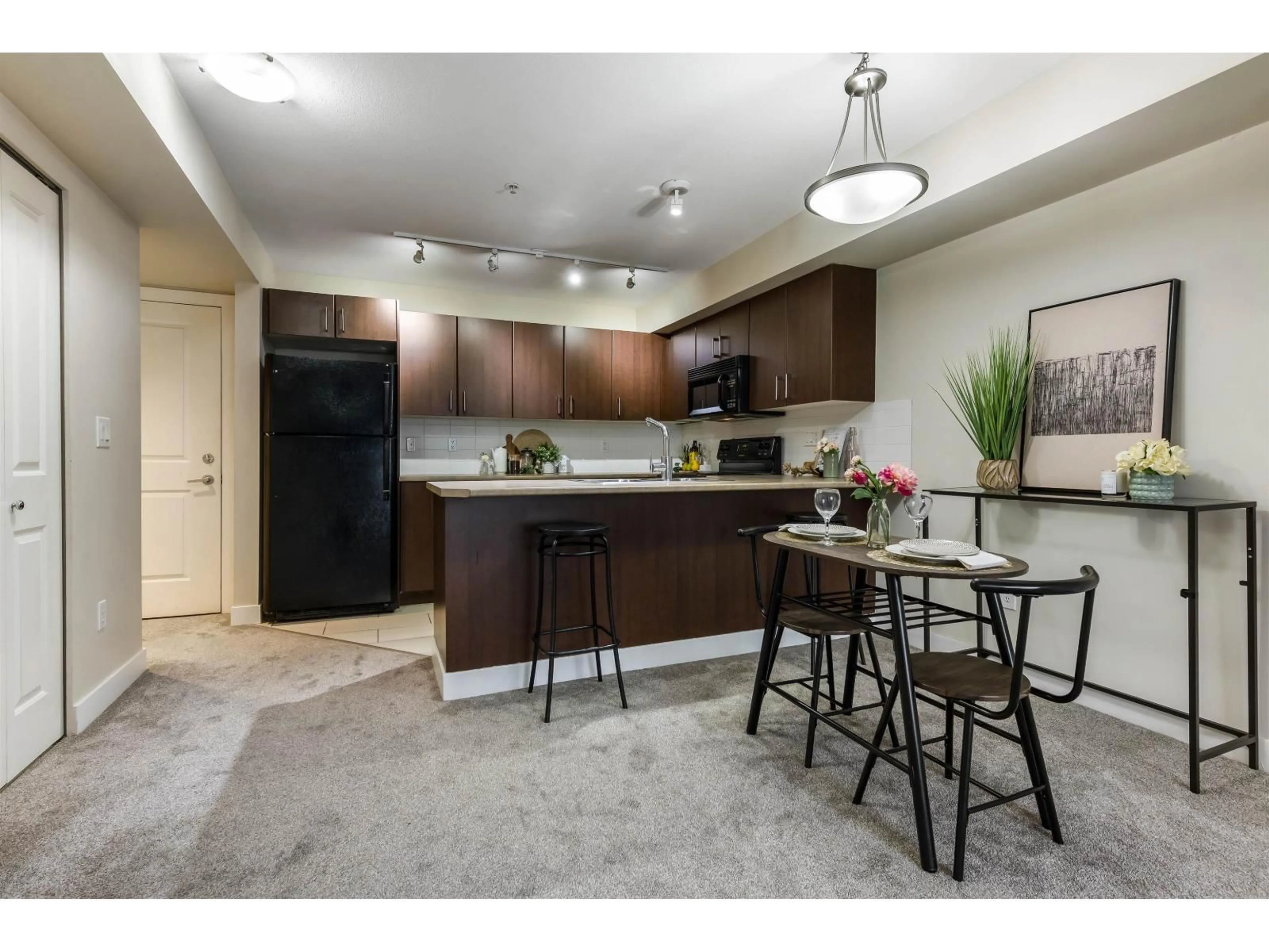 Standard kitchen, unknown for 113 - 45555 YALE ROAD, Chilliwack British Columbia V2P0A9