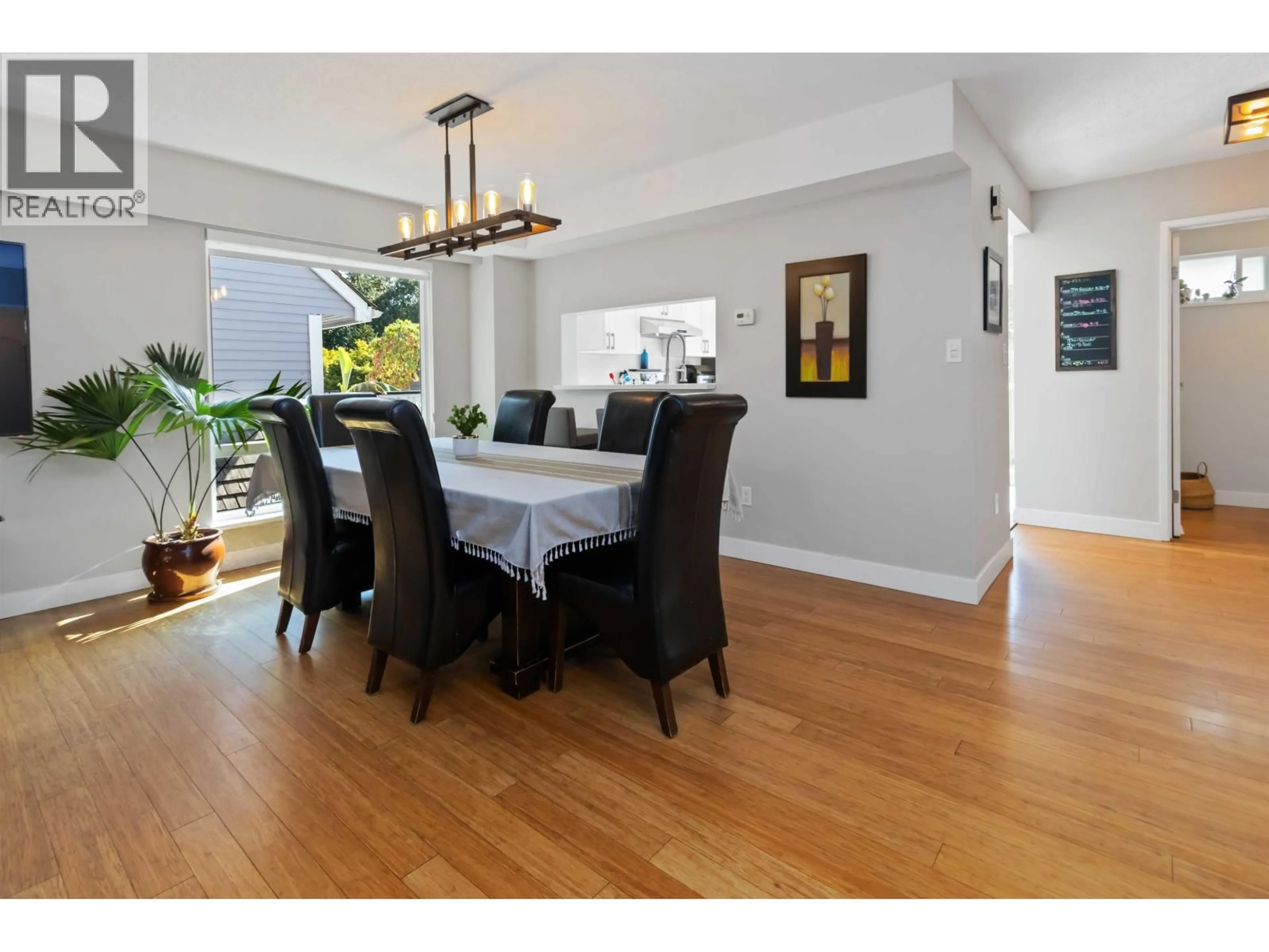 Dining room, wood/laminate floor for 8187 FOREST GROVE DRIVE, Burnaby British Columbia V5A4H5
