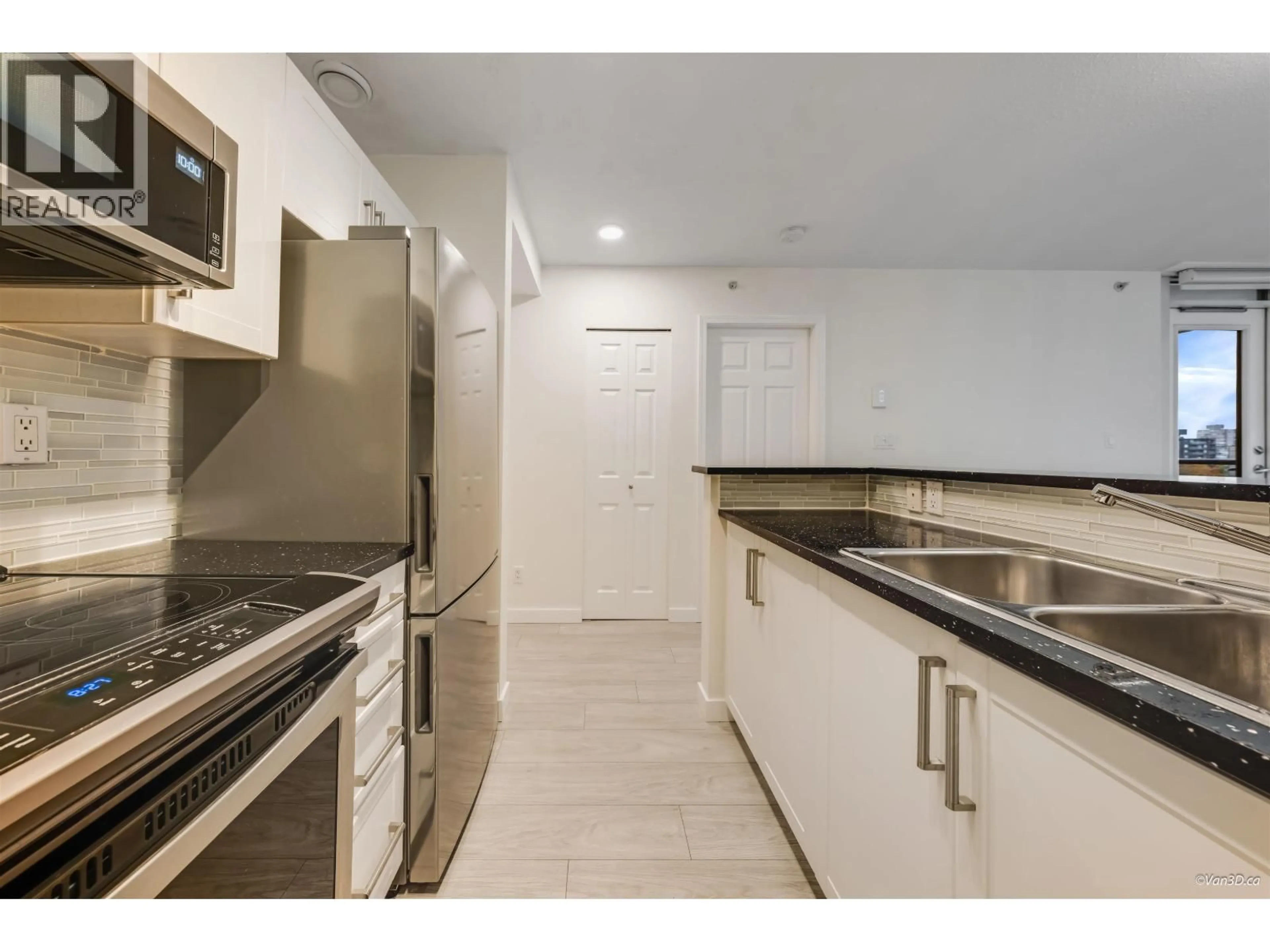 Standard kitchen, ceramic/tile floor for 805 - 1420 GEORGIA STREET, Vancouver British Columbia V6G3K4